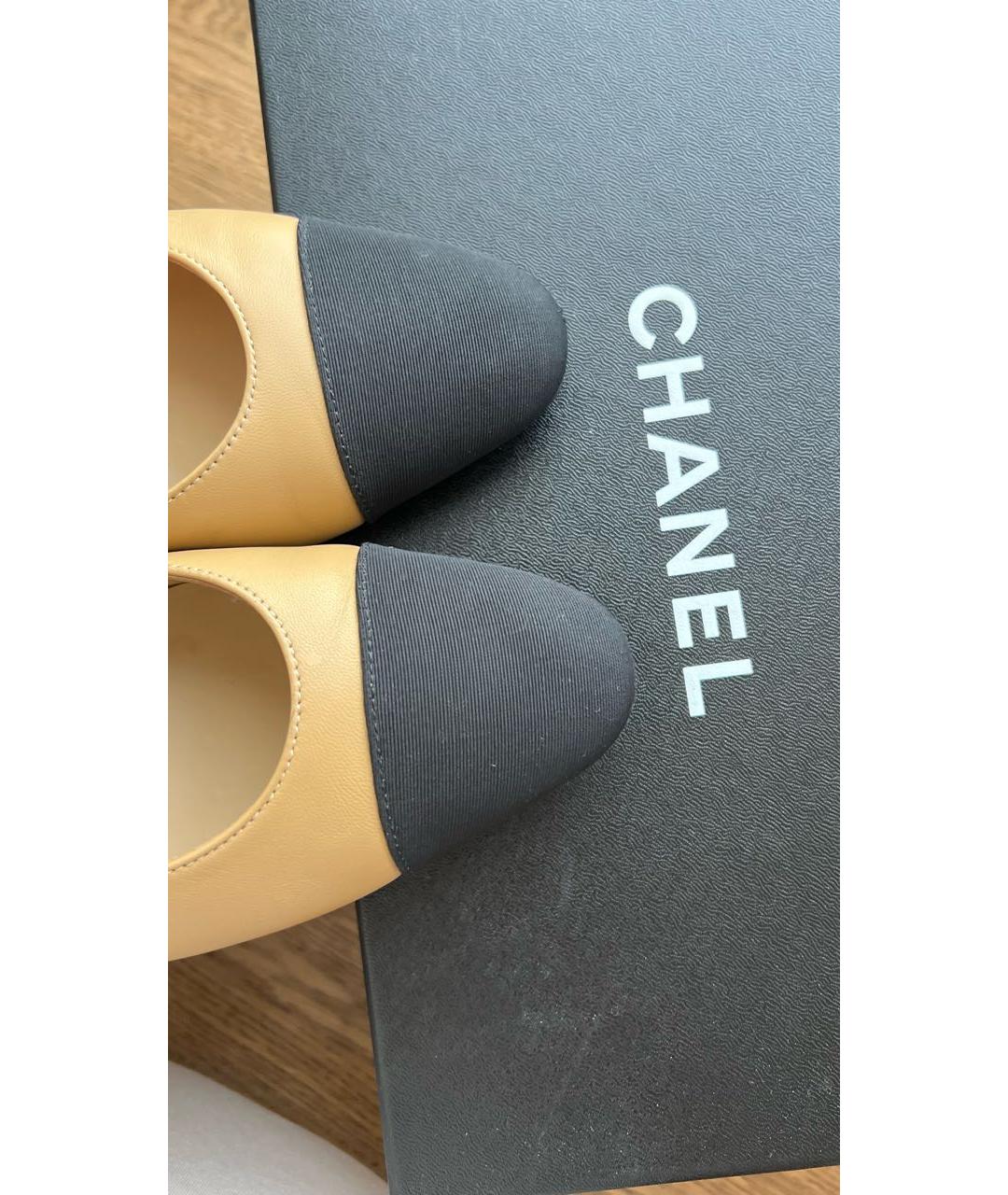 CHANEL Бежевые кожаные лодочки на низком каблуке, фото 4