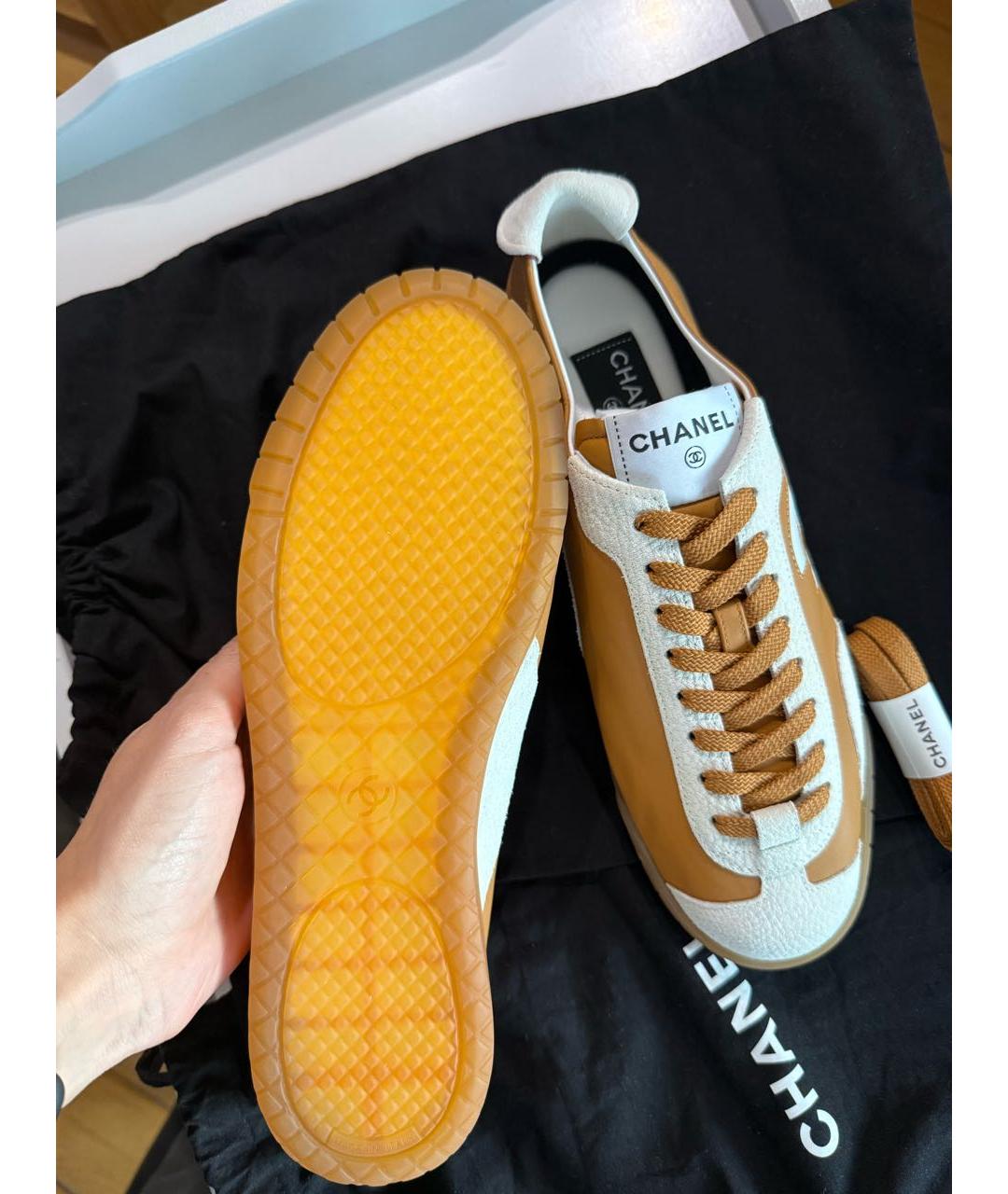 CHANEL Горчичные кожаные кеды, фото 4