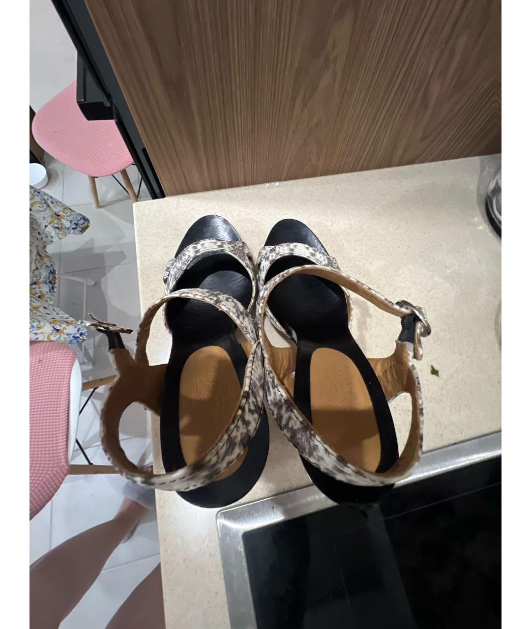 FERRAGAMO Серые кожаные босоножки, фото 3