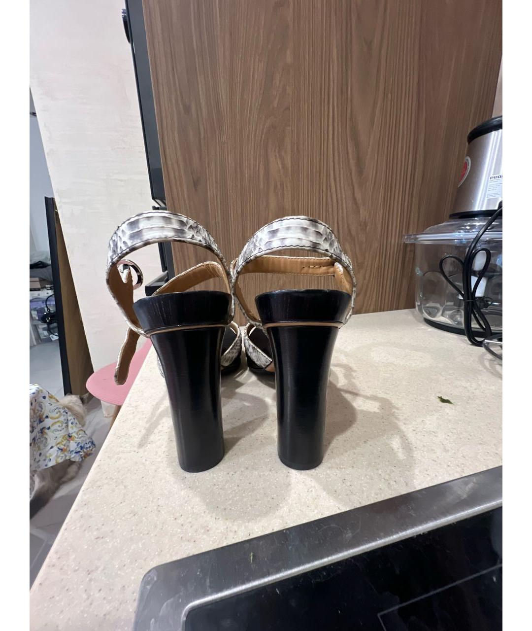FERRAGAMO Серые кожаные босоножки, фото 4
