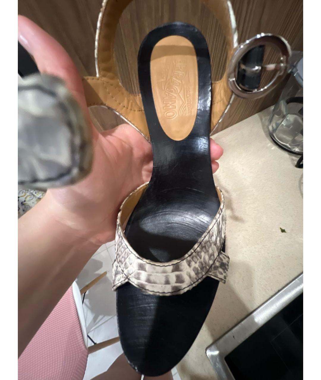 FERRAGAMO Серые кожаные босоножки, фото 7