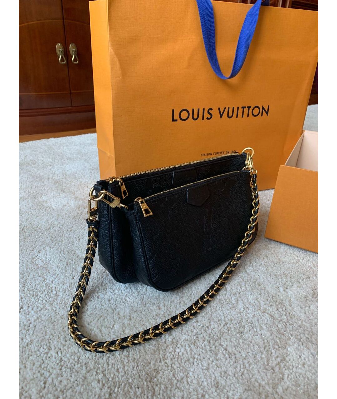 LOUIS VUITTON Черная кожаная сумка с короткими ручками, фото 2