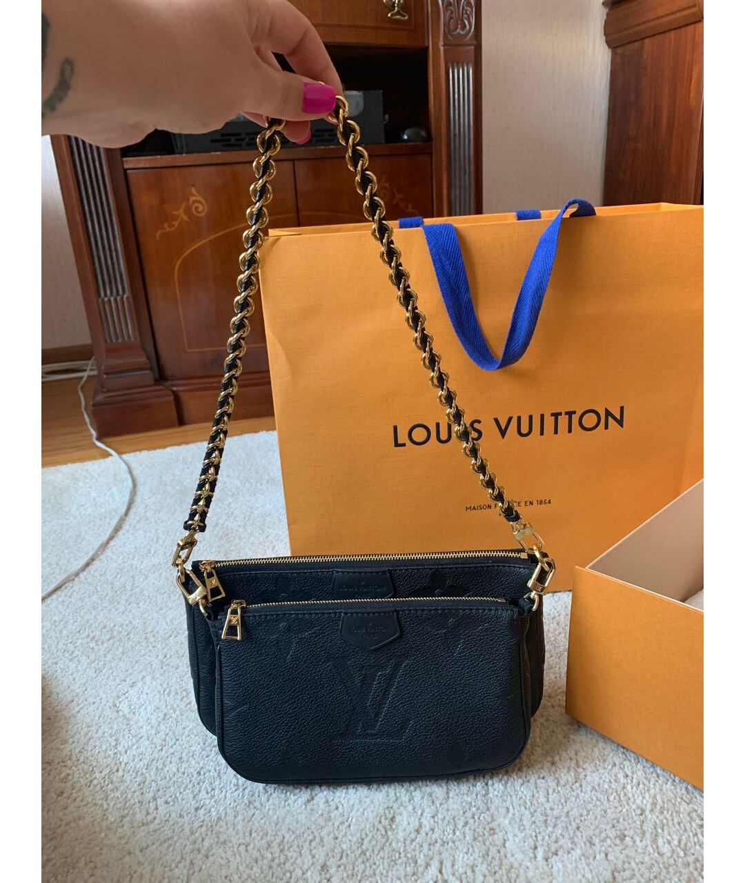 LOUIS VUITTON Черная кожаная сумка с короткими ручками, фото 9
