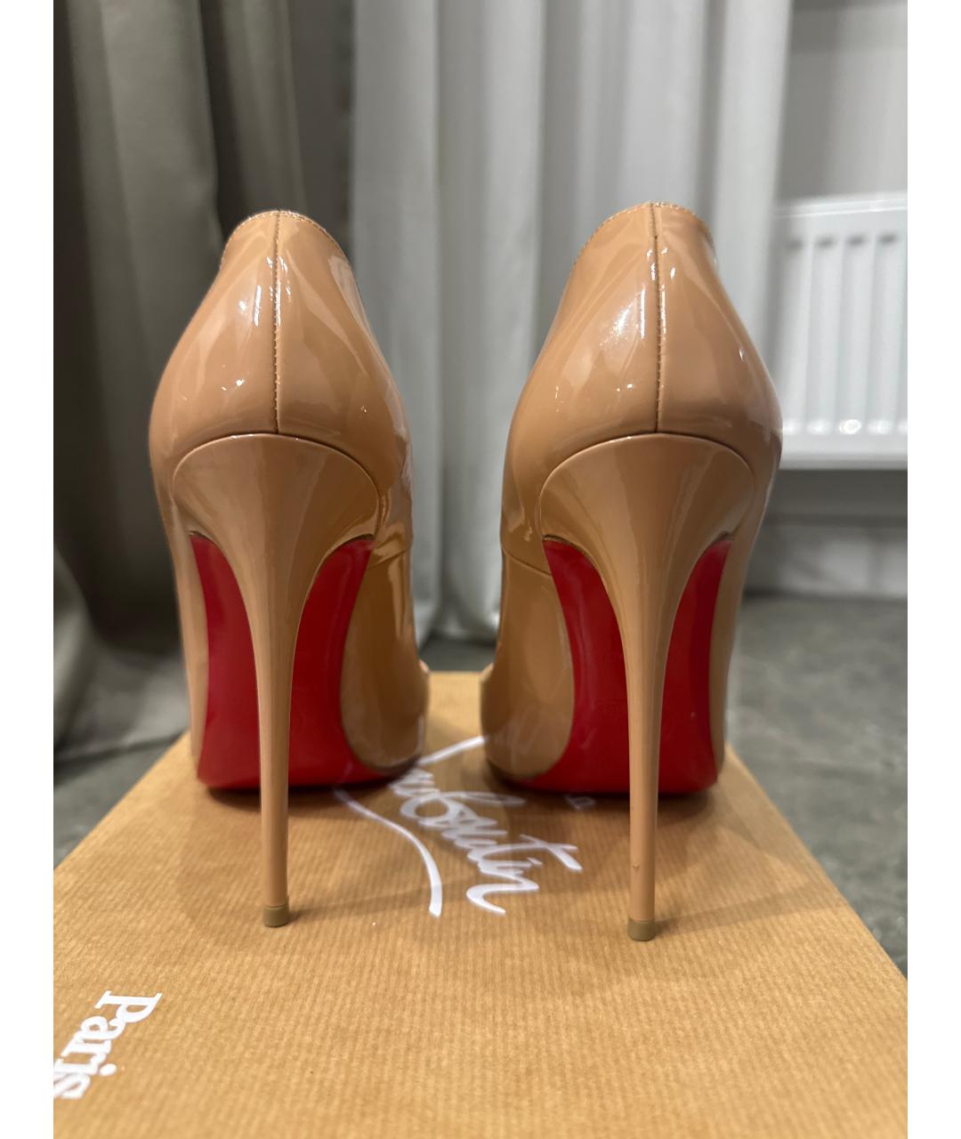 CHRISTIAN LOUBOUTIN Бежевые туфли из лакированной кожи, фото 4