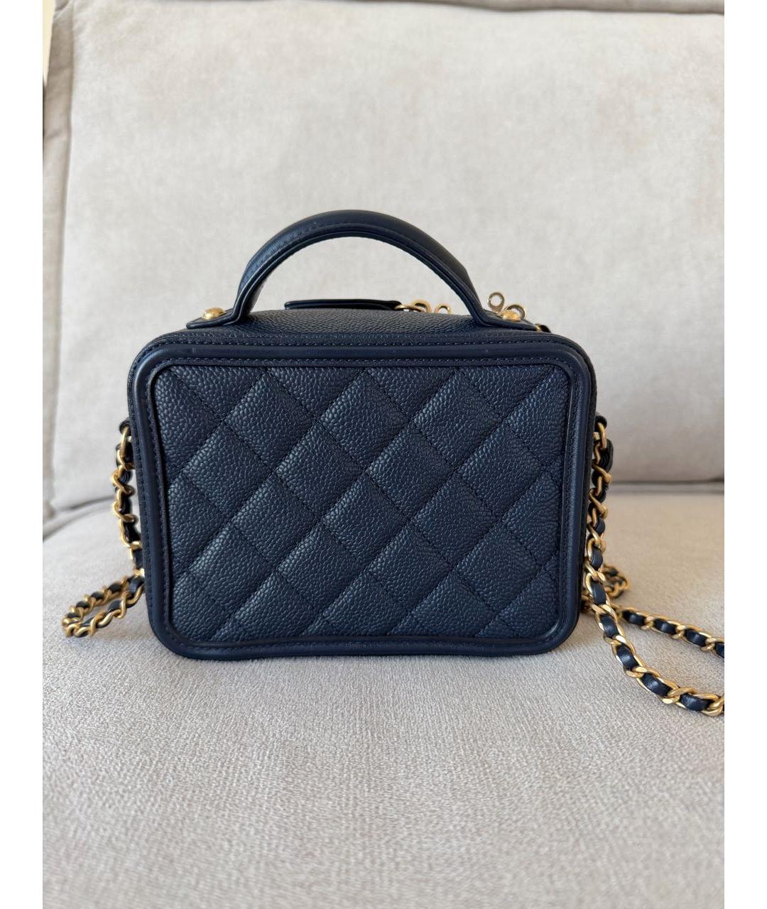 CHANEL Темно-синяя кожаная сумка через плечо, фото 3