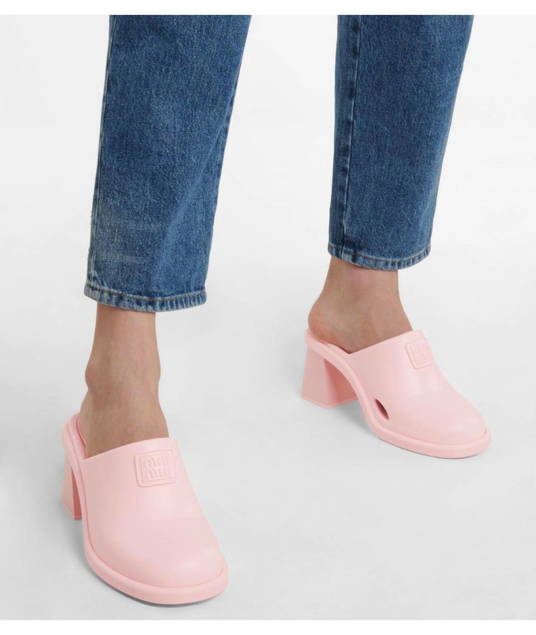 MIU MIU Розовые резиновые мюли, фото 5