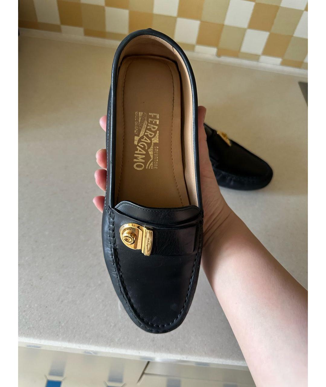 FERRAGAMO Темно-синие кожаные мокасины, фото 4