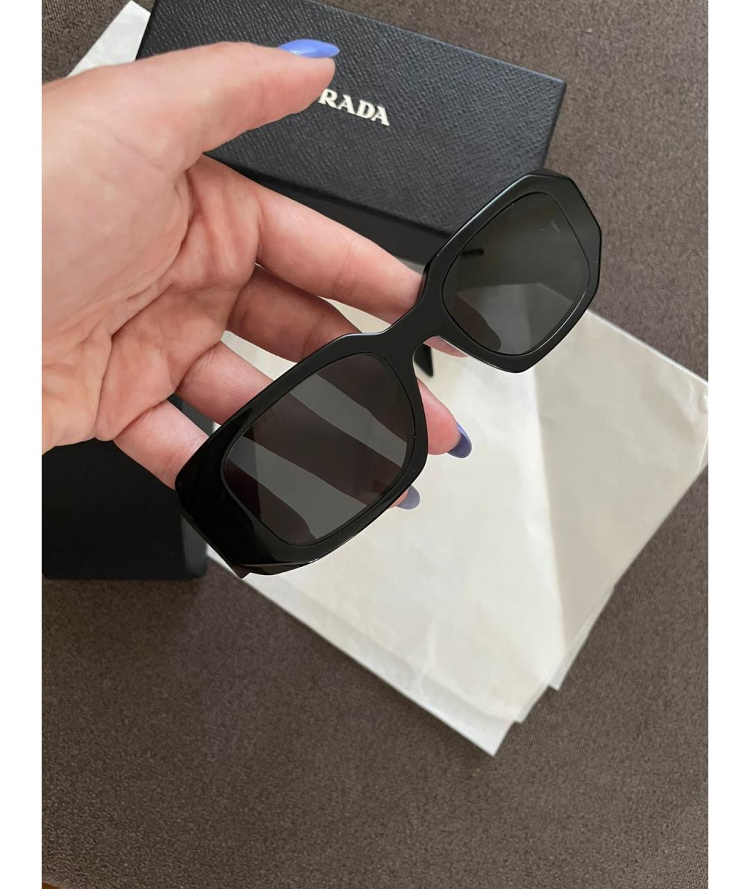 PRADA Черные пластиковые солнцезащитные очки, фото 2