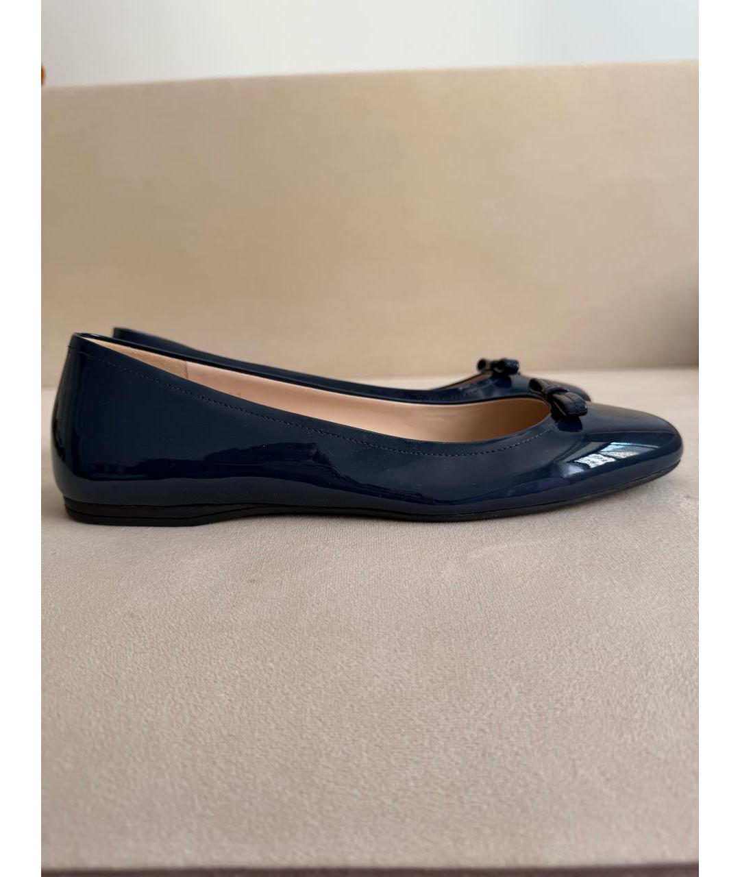 PRADA Темно-синие балетки из лакированной кожи, фото 8