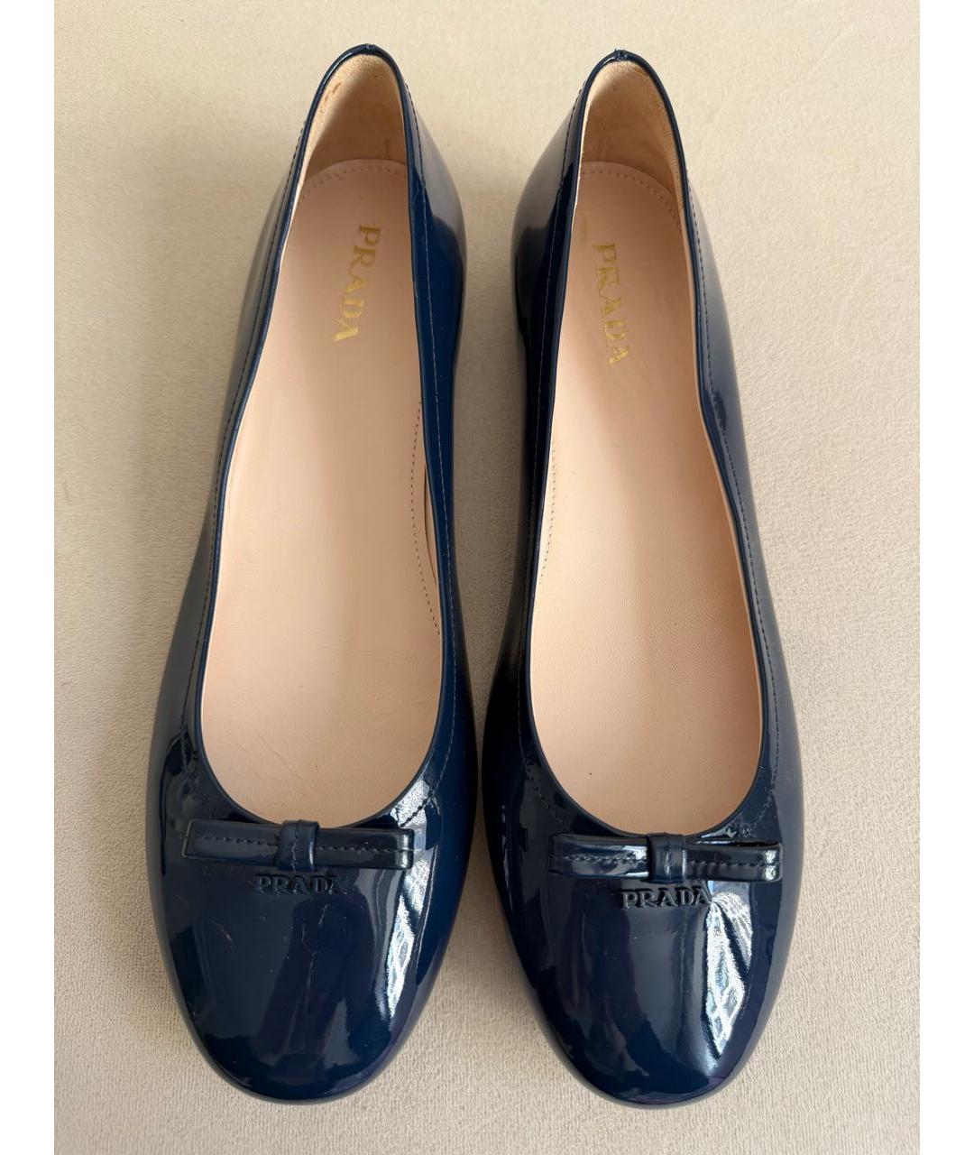 PRADA Темно-синие балетки из лакированной кожи, фото 3