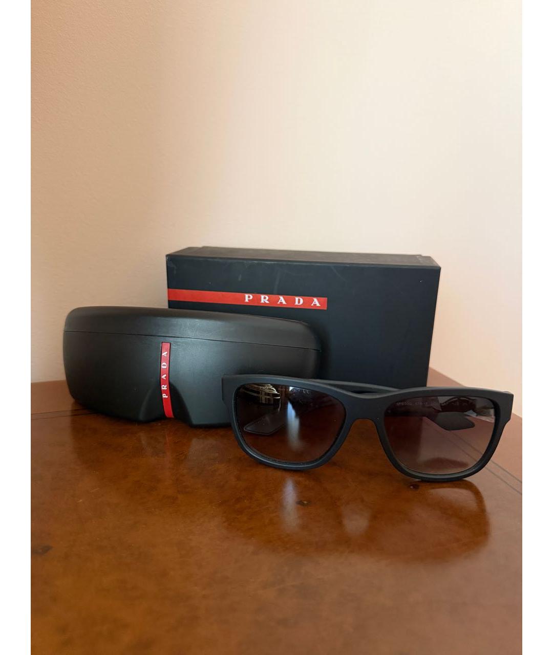 PRADA Черные пластиковые солнцезащитные очки, фото 3
