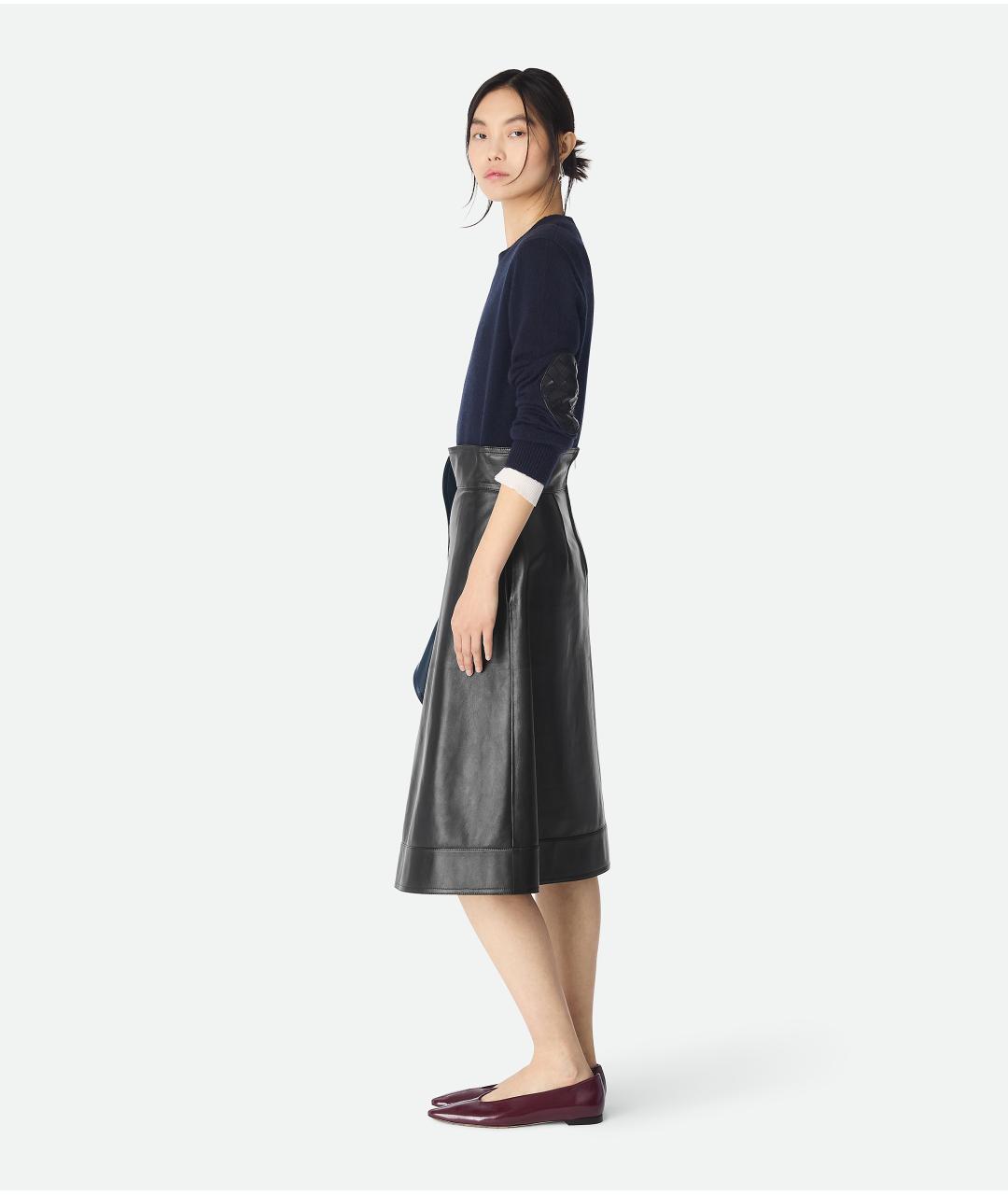 BOTTEGA VENETA Черная кожаная юбка миди, фото 3