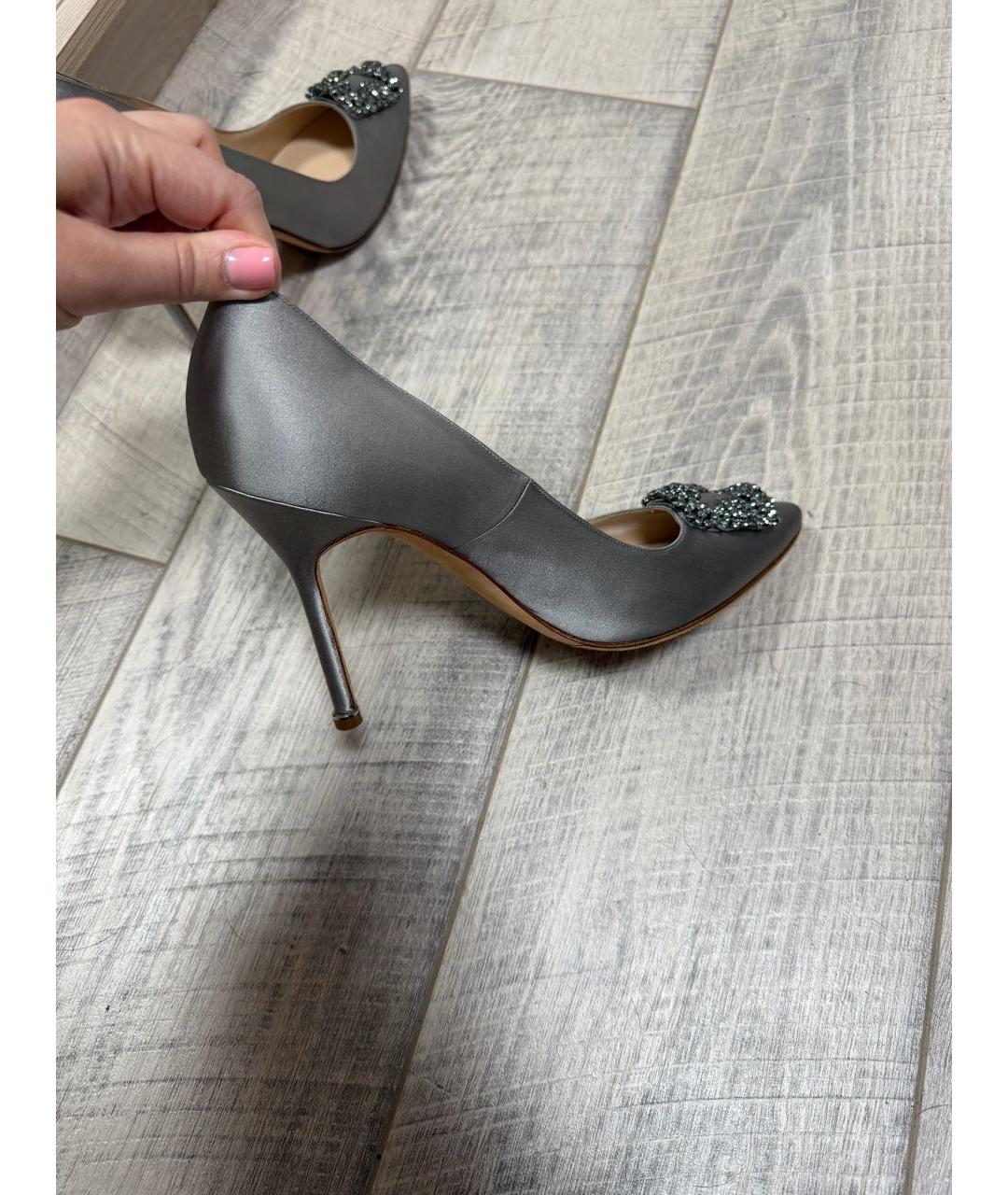MANOLO BLAHNIK Серебряные текстильные туфли, фото 3