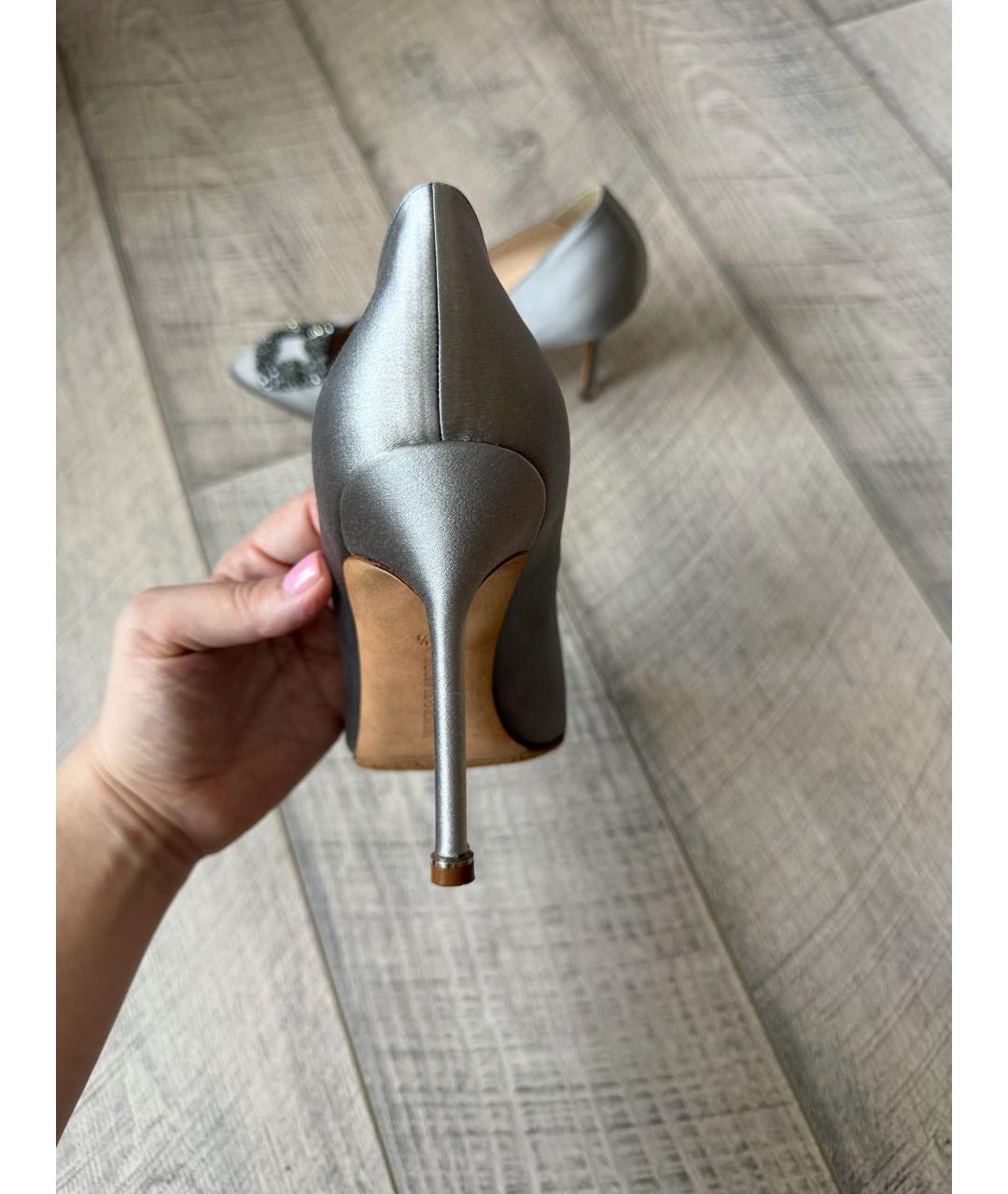MANOLO BLAHNIK Серебряные текстильные туфли, фото 7