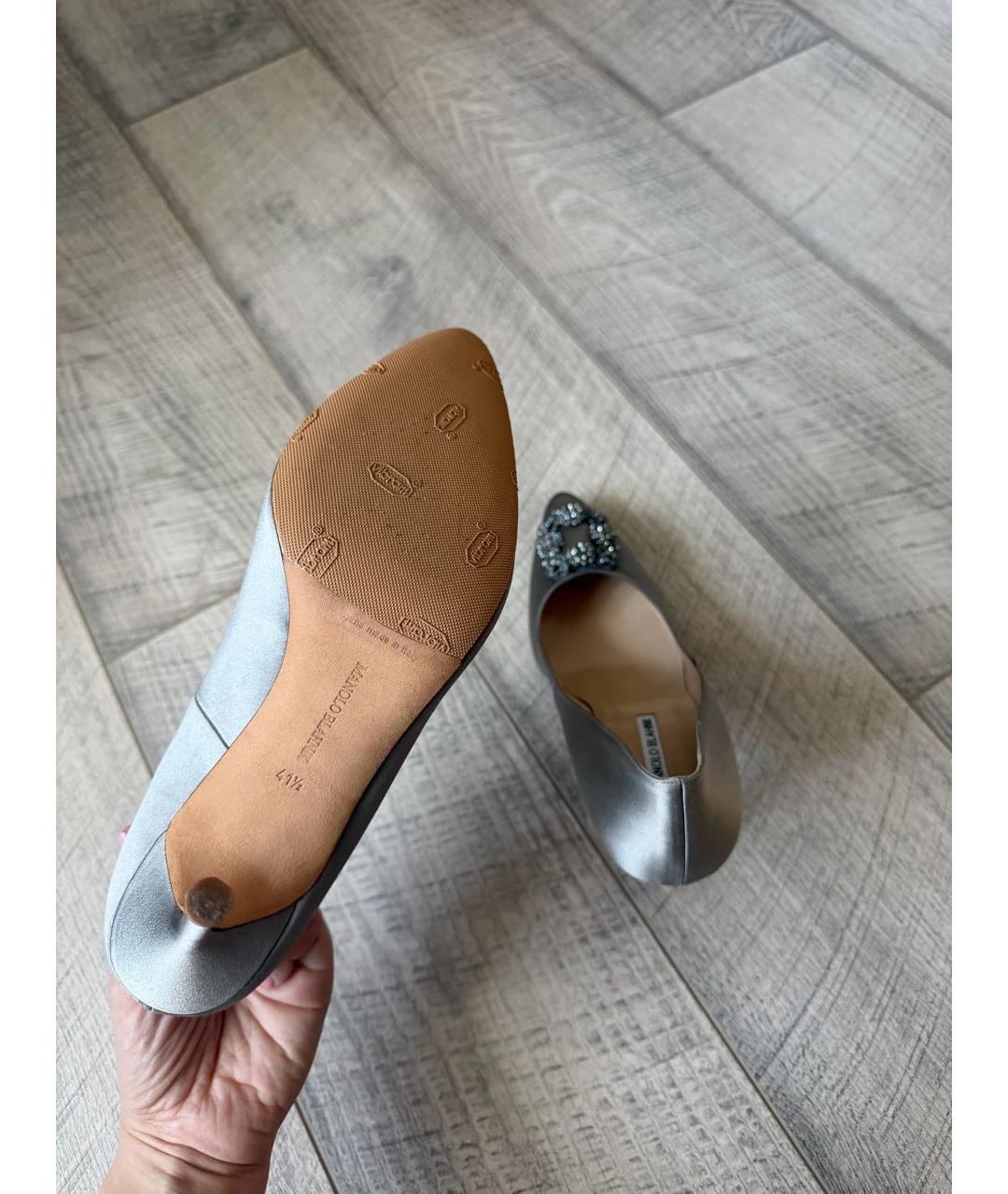MANOLO BLAHNIK Серебряные текстильные туфли, фото 8
