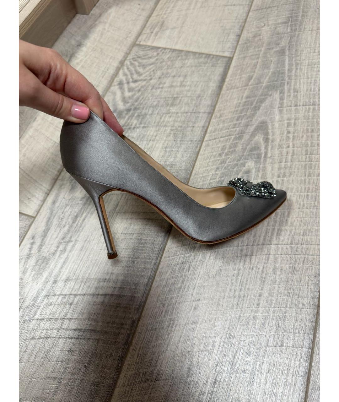 MANOLO BLAHNIK Серебряные текстильные туфли, фото 9