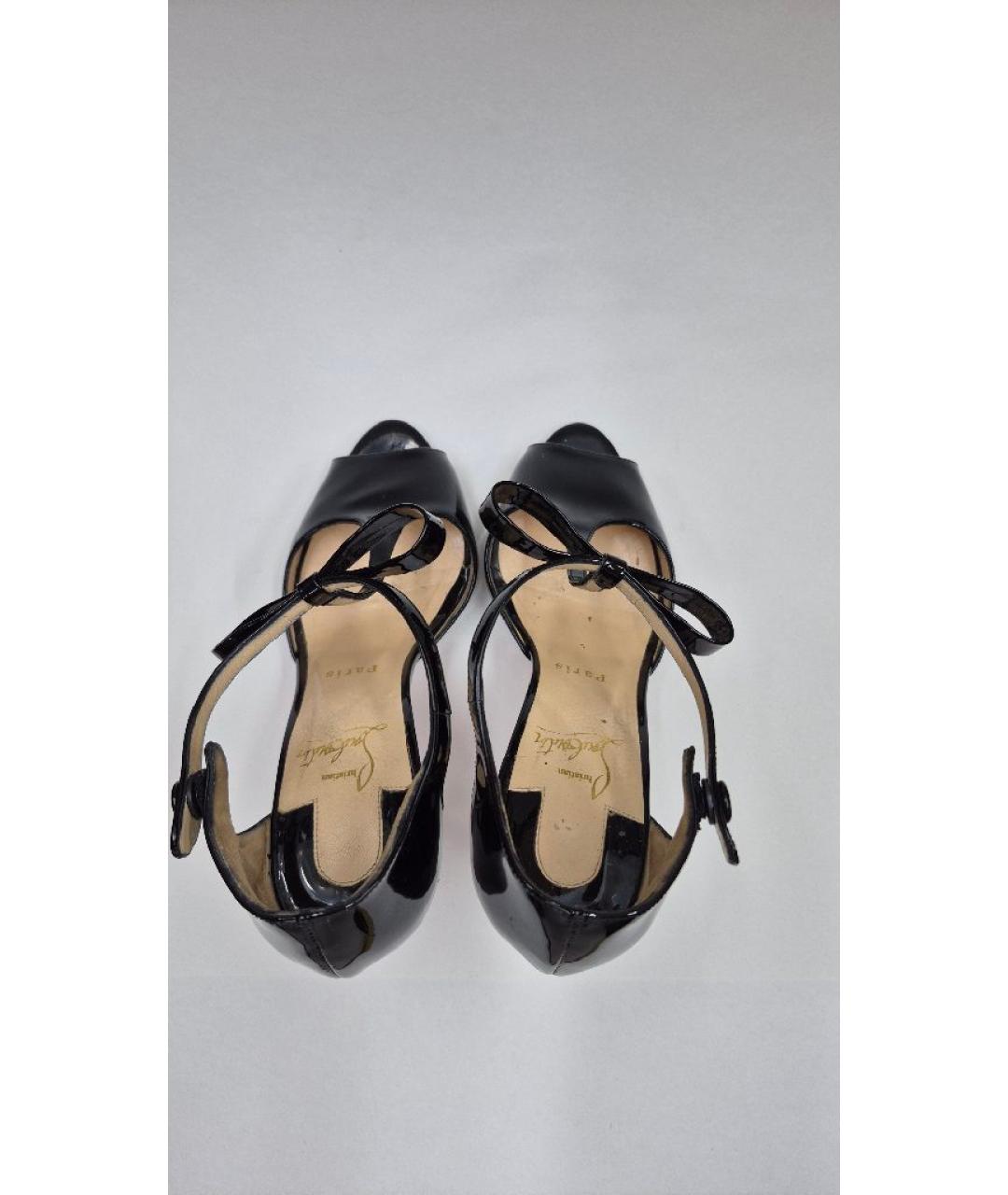 CHRISTIAN LOUBOUTIN Черные босоножки из лакированной кожи, фото 3