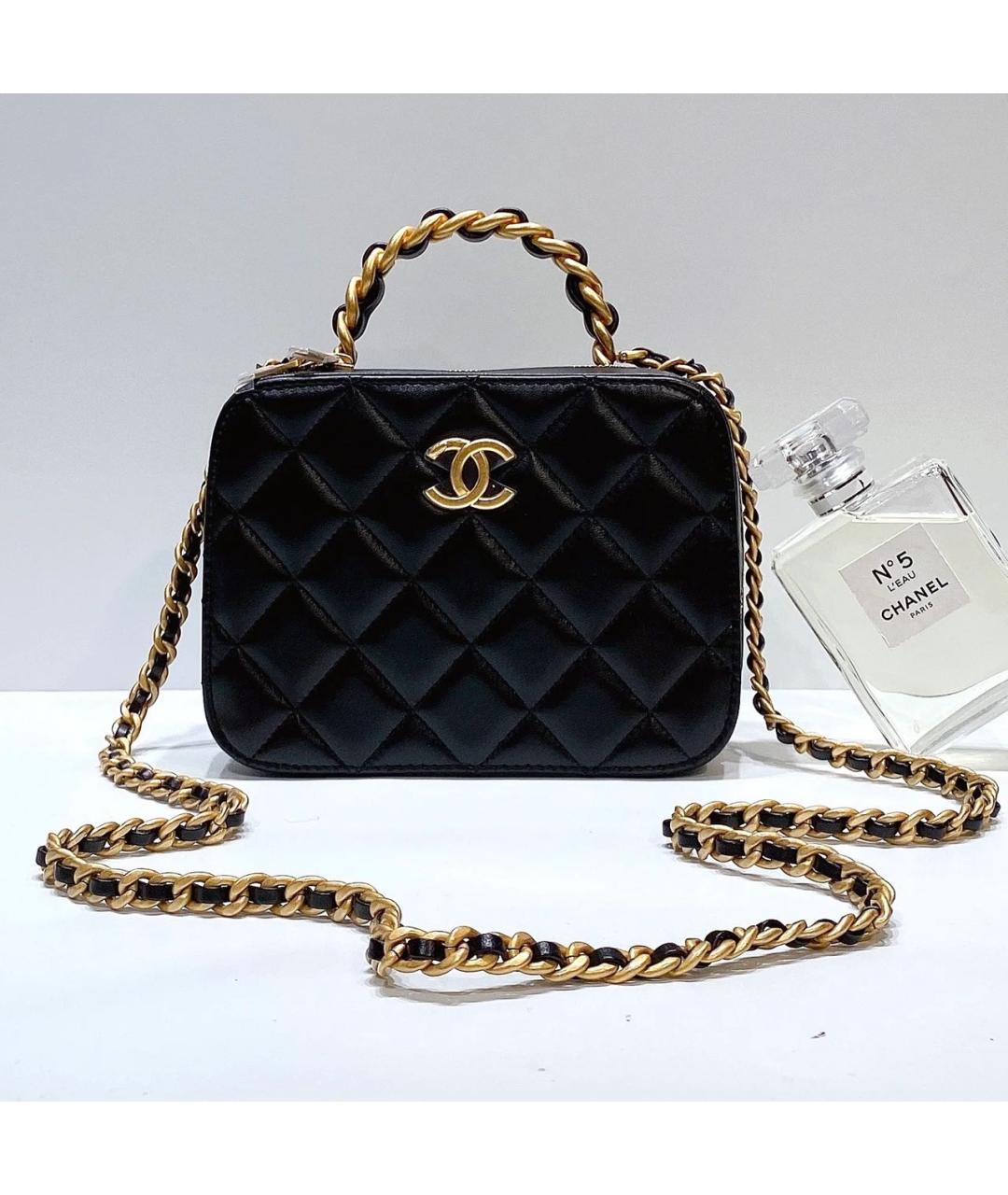 CHANEL Черная сумка с короткими ручками из лакированной кожи, фото 8