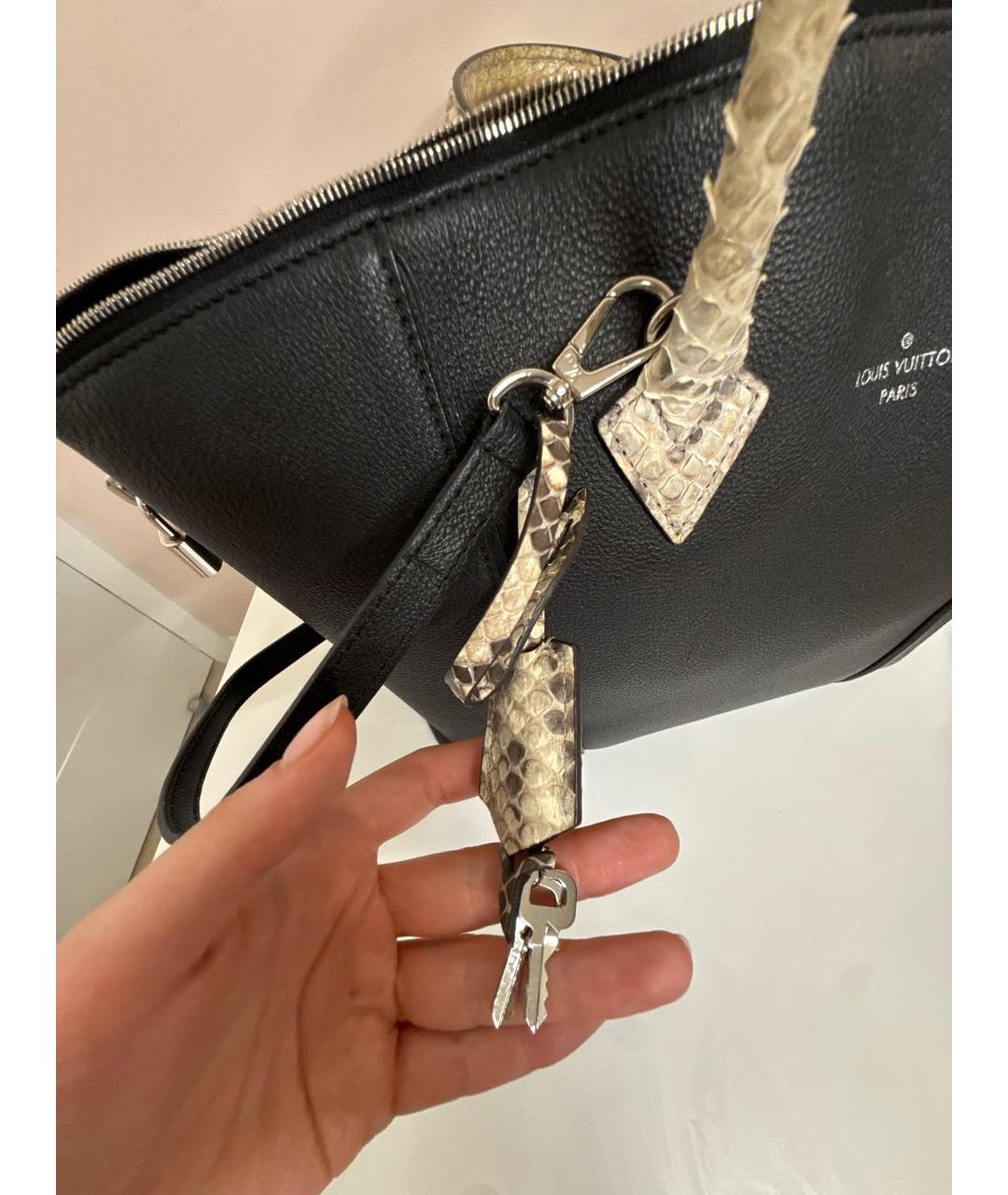 LOUIS VUITTON Черная сумка с короткими ручками из экзотической кожи, фото 5