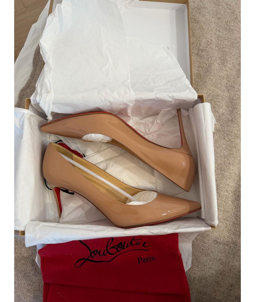 CHRISTIAN LOUBOUTIN Бежевые туфли из лакированной кожи, фото 5