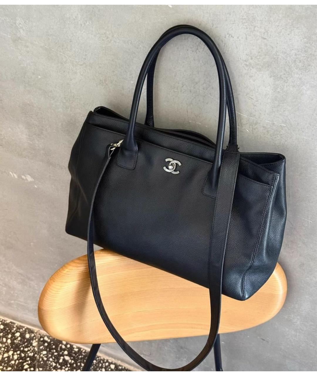 CHANEL Черная кожаная сумка тоут, фото 2