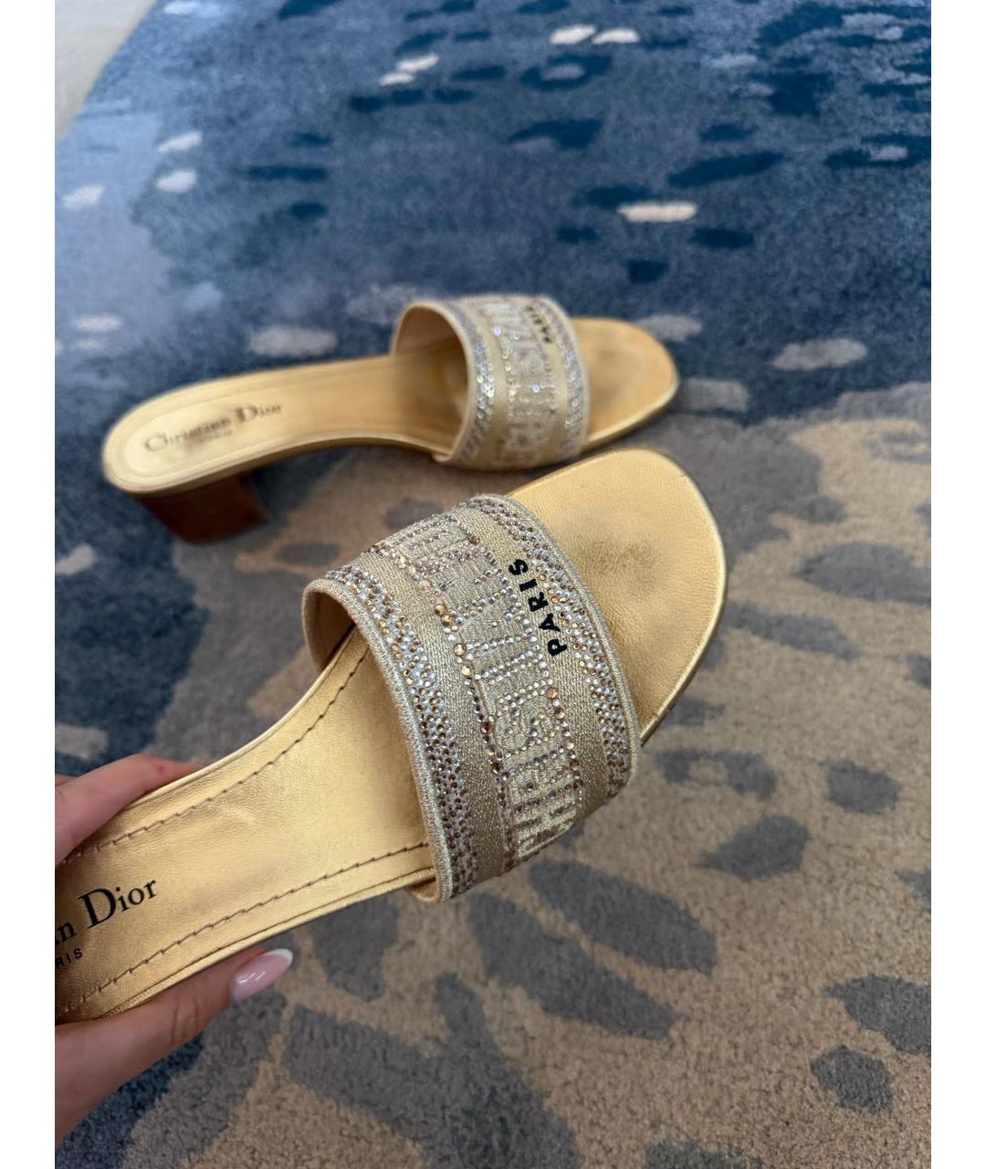 CHRISTIAN DIOR Золотые кожаные босоножки, фото 2