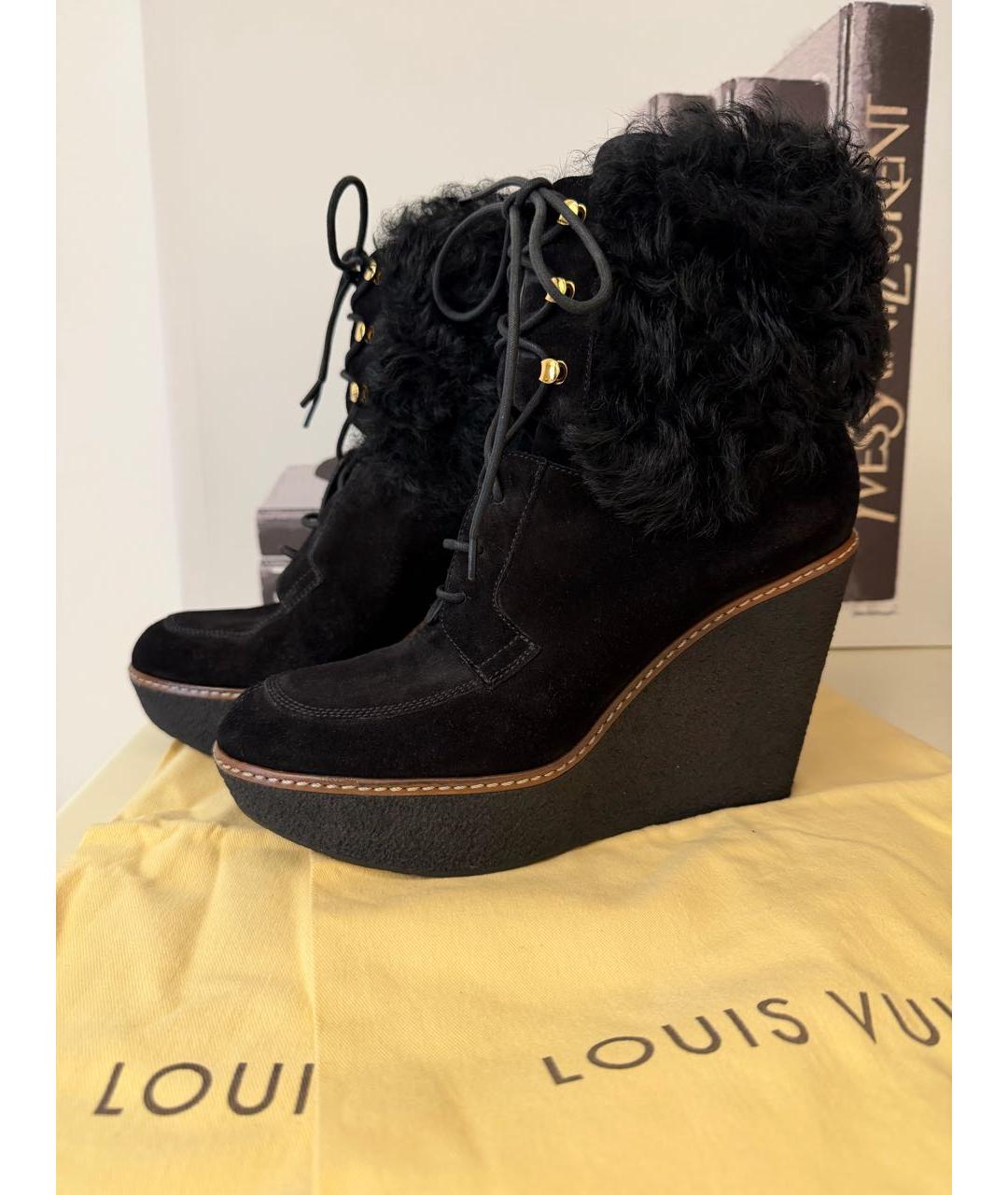 LOUIS VUITTON Черные замшевые ботильоны, фото 9