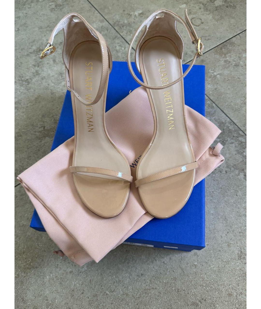 STUART WEITZMAN Бежевые босоножки из лакированной кожи, фото 3