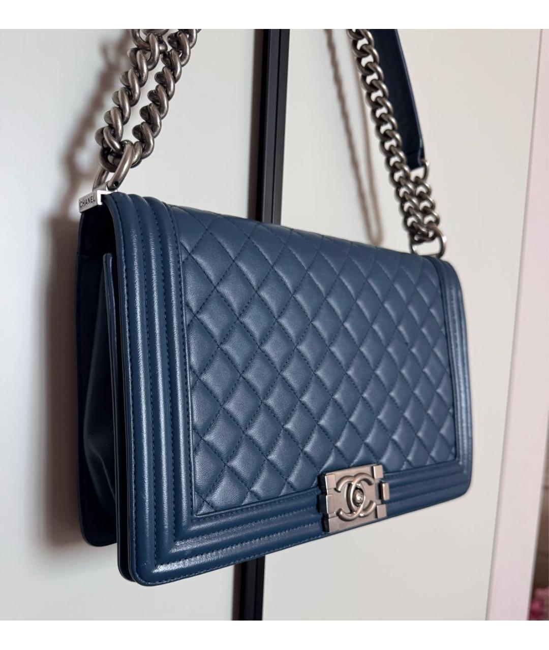 CHANEL Темно-синяя кожаная сумка через плечо, фото 2
