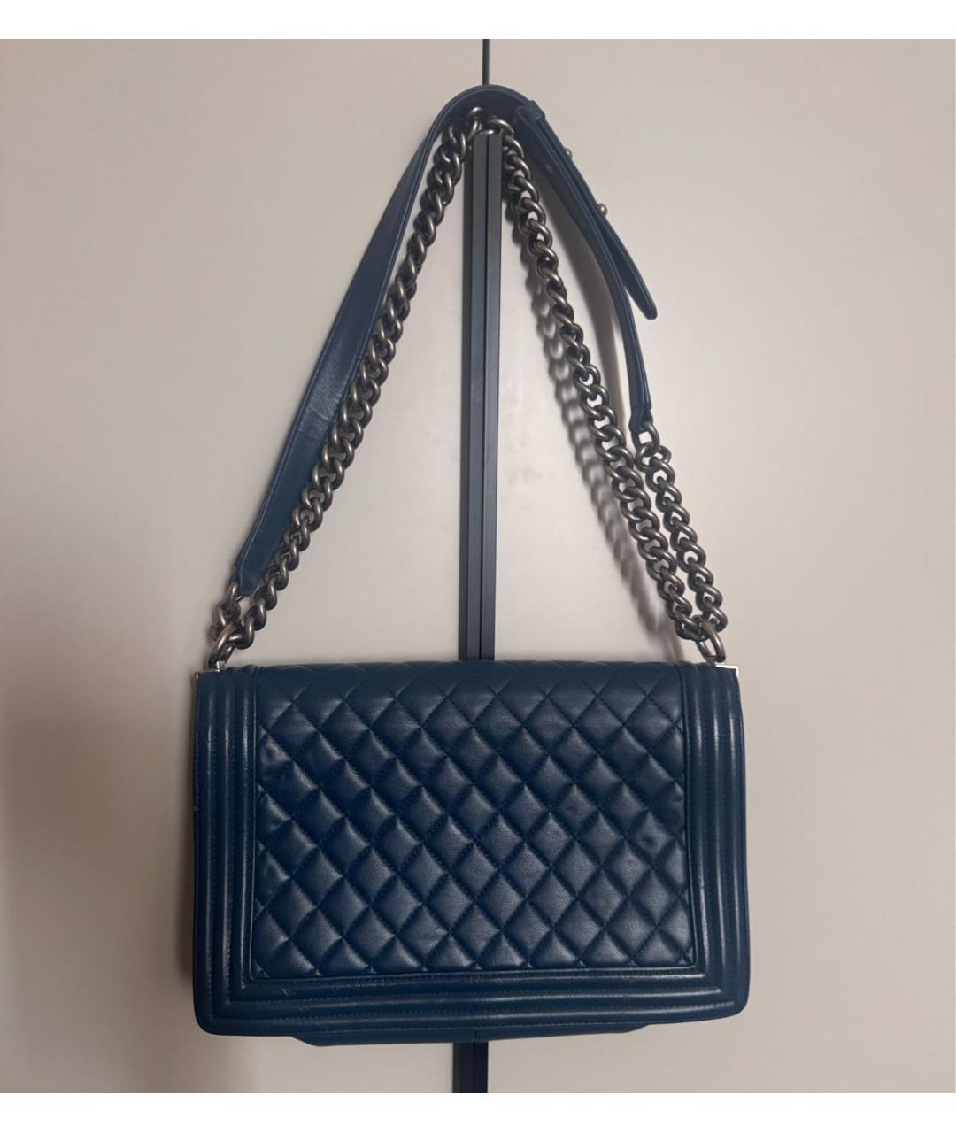 CHANEL Темно-синяя кожаная сумка через плечо, фото 3