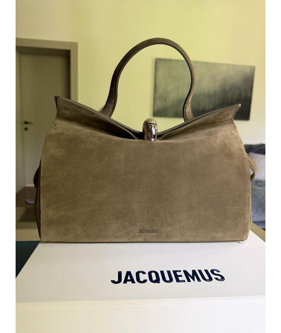 JACQUEMUS Хаки замшевая сумка с короткими ручками, фото 5