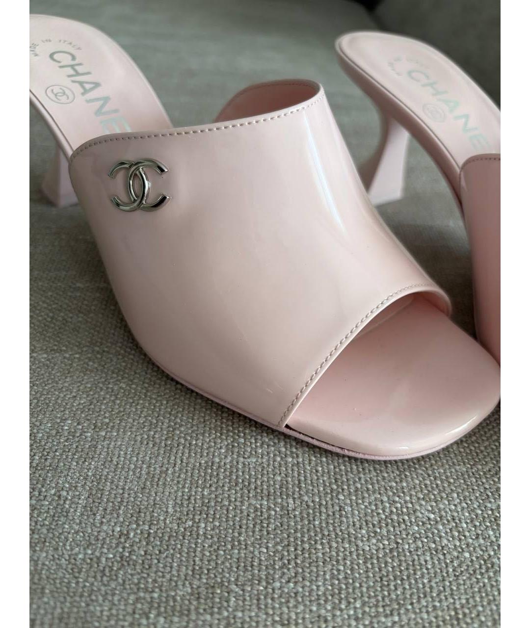CHANEL Розовые мюли из лакированной кожи, фото 3