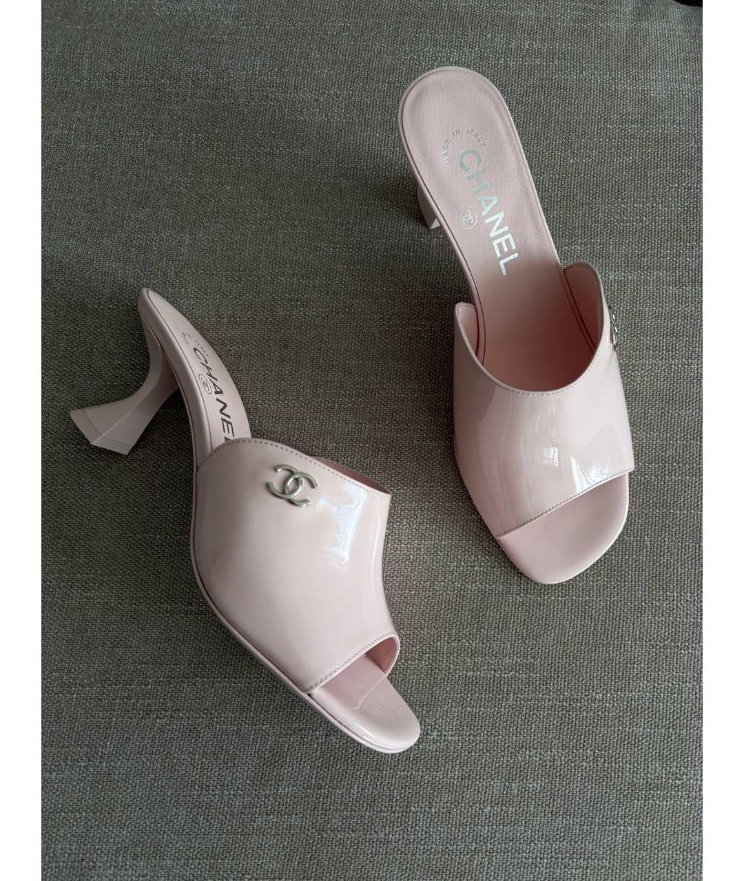 CHANEL Розовые мюли из лакированной кожи, фото 2