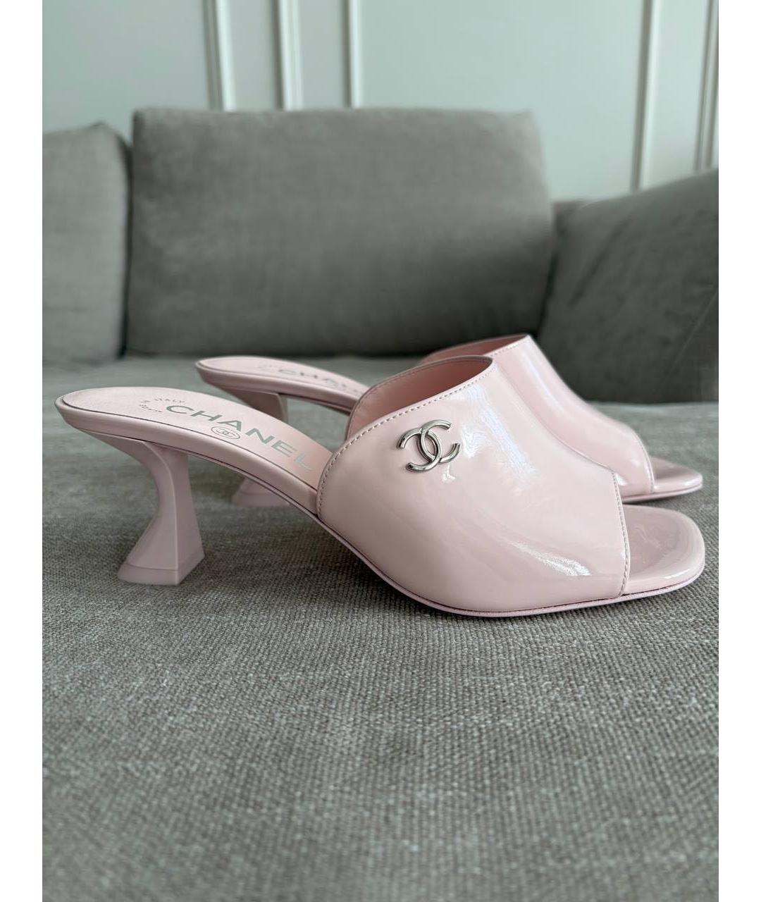 CHANEL Розовые мюли из лакированной кожи, фото 4