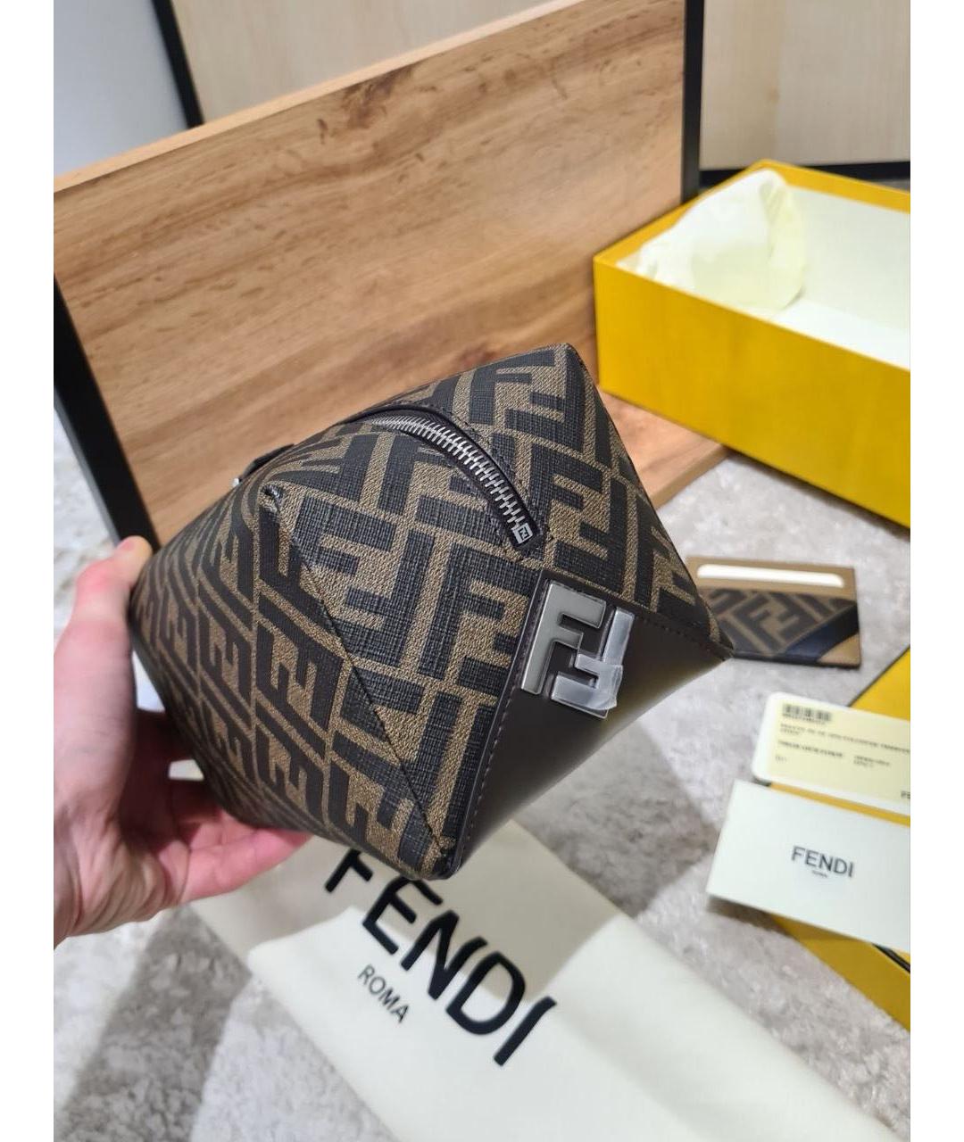 FENDI Коричневая кожаная косметичка, фото 5
