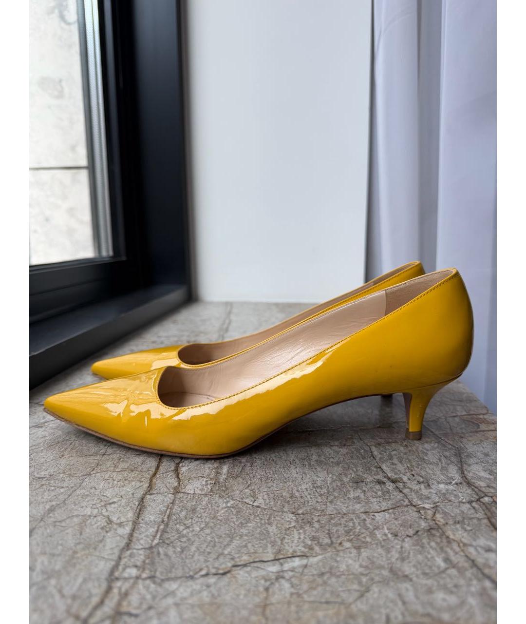 PRADA Горчичные лодочки на низком каблуке из лакированной кожи, фото 8