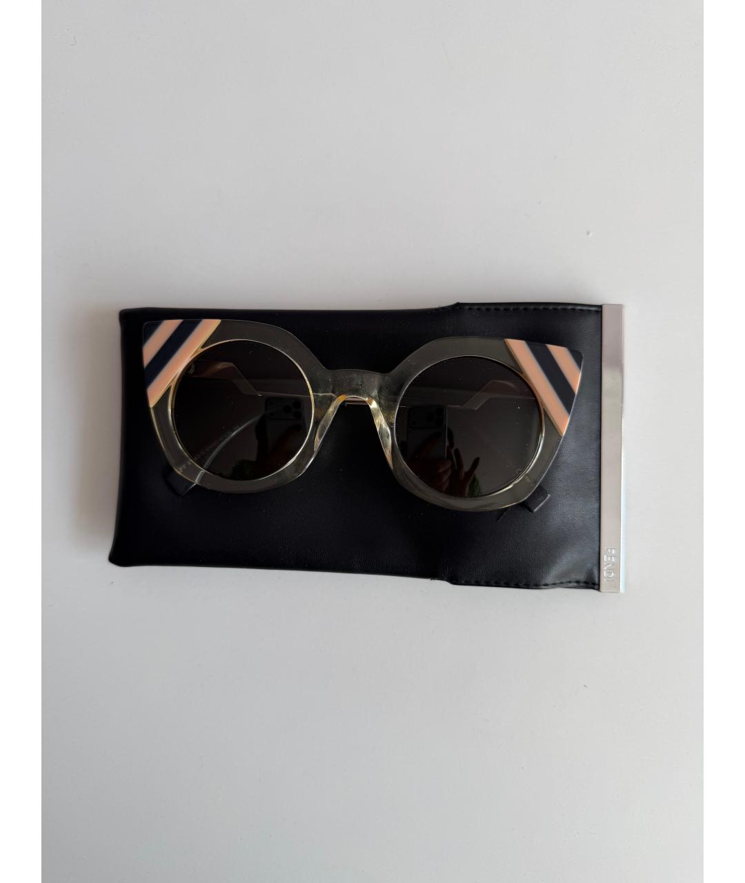 FENDI Бежевые пластиковые солнцезащитные очки, фото 4