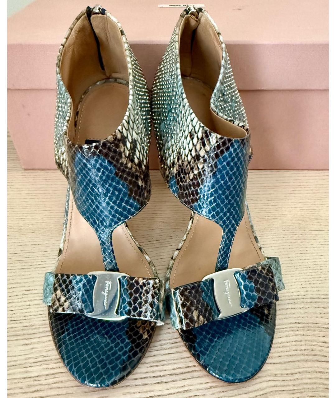 FERRAGAMO Синие босоножки из экзотической кожи, фото 3