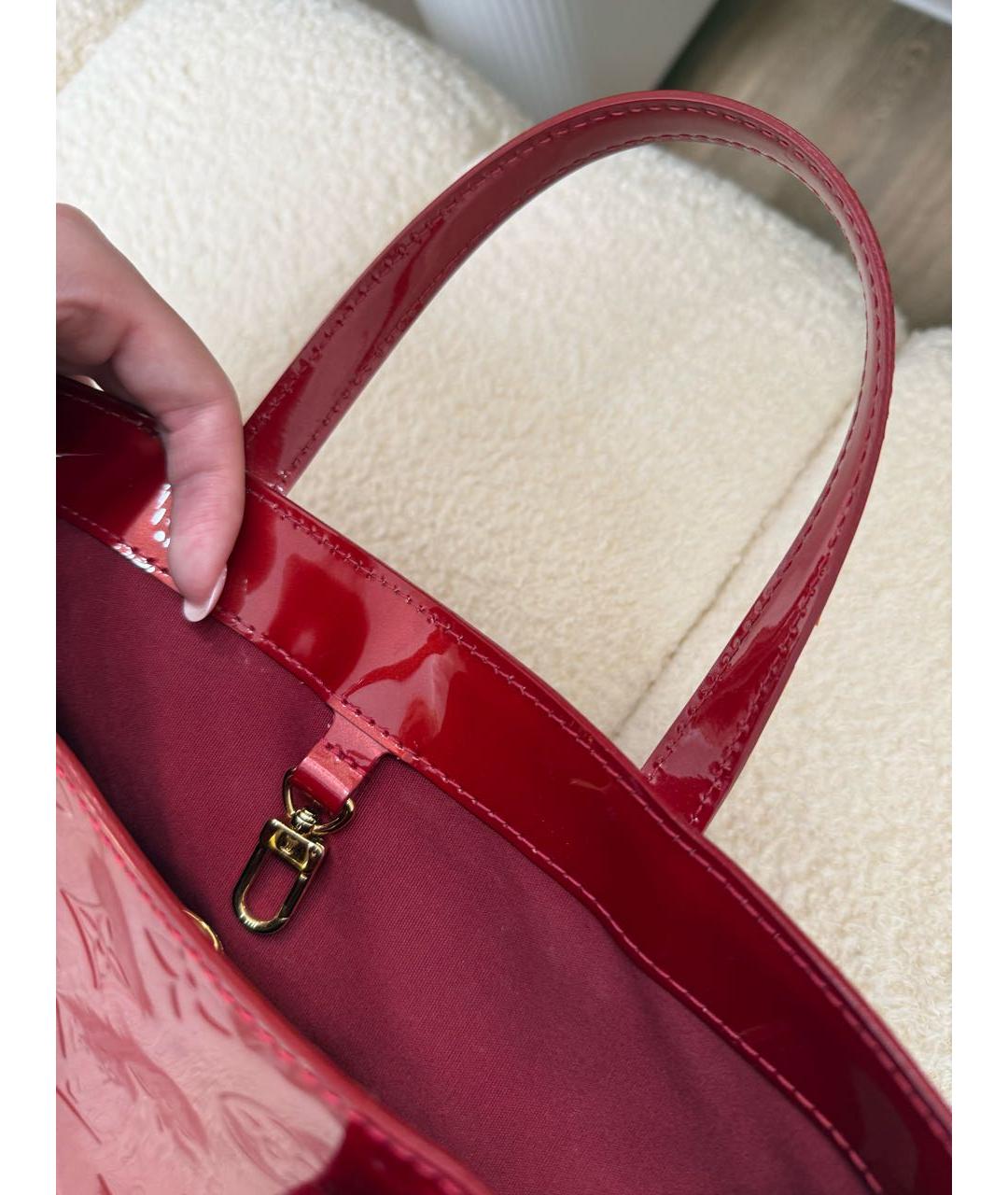 LOUIS VUITTON Красная сумка с короткими ручками из лакированной кожи, фото 3