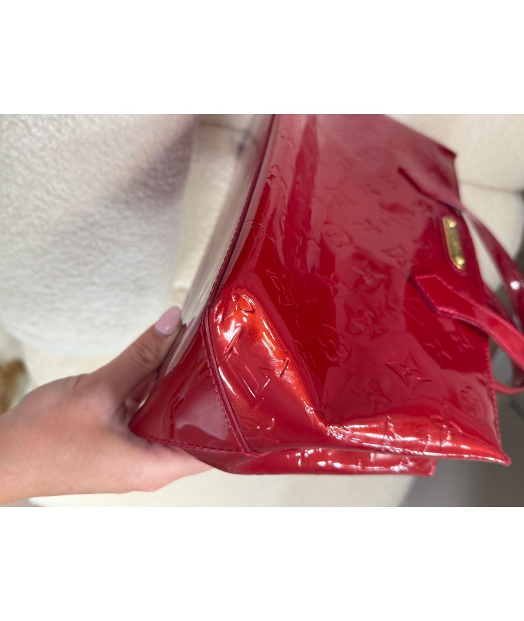 LOUIS VUITTON Красная сумка с короткими ручками из лакированной кожи, фото 6