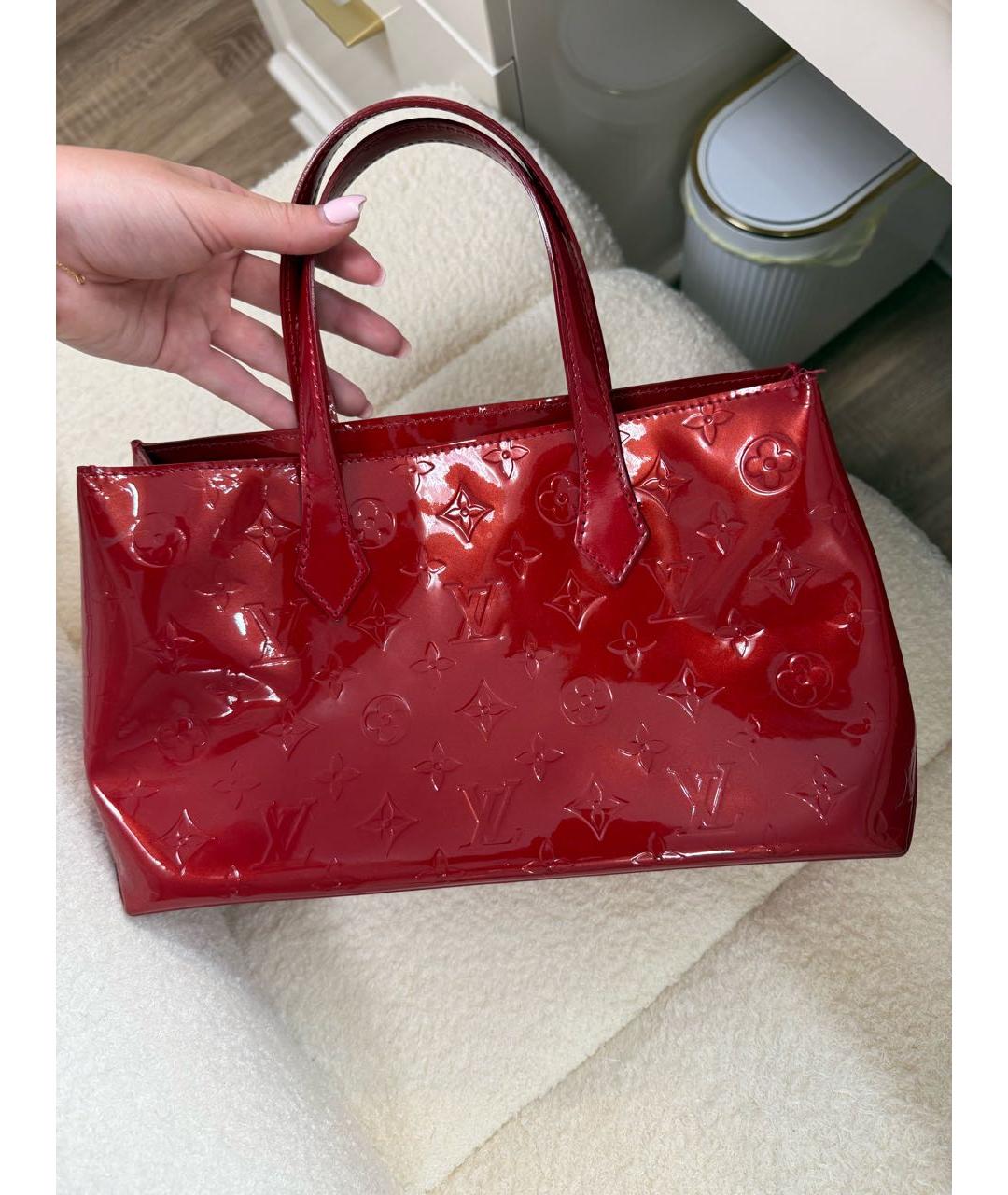 LOUIS VUITTON Красная сумка с короткими ручками из лакированной кожи, фото 2