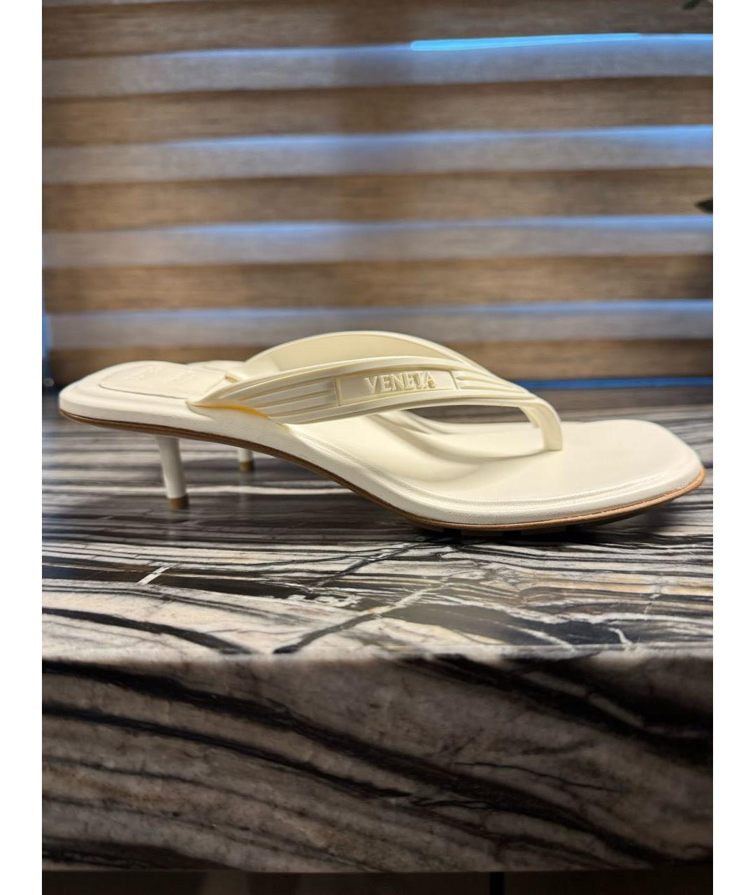 BOTTEGA VENETA Белые кожаные мюли, фото 5