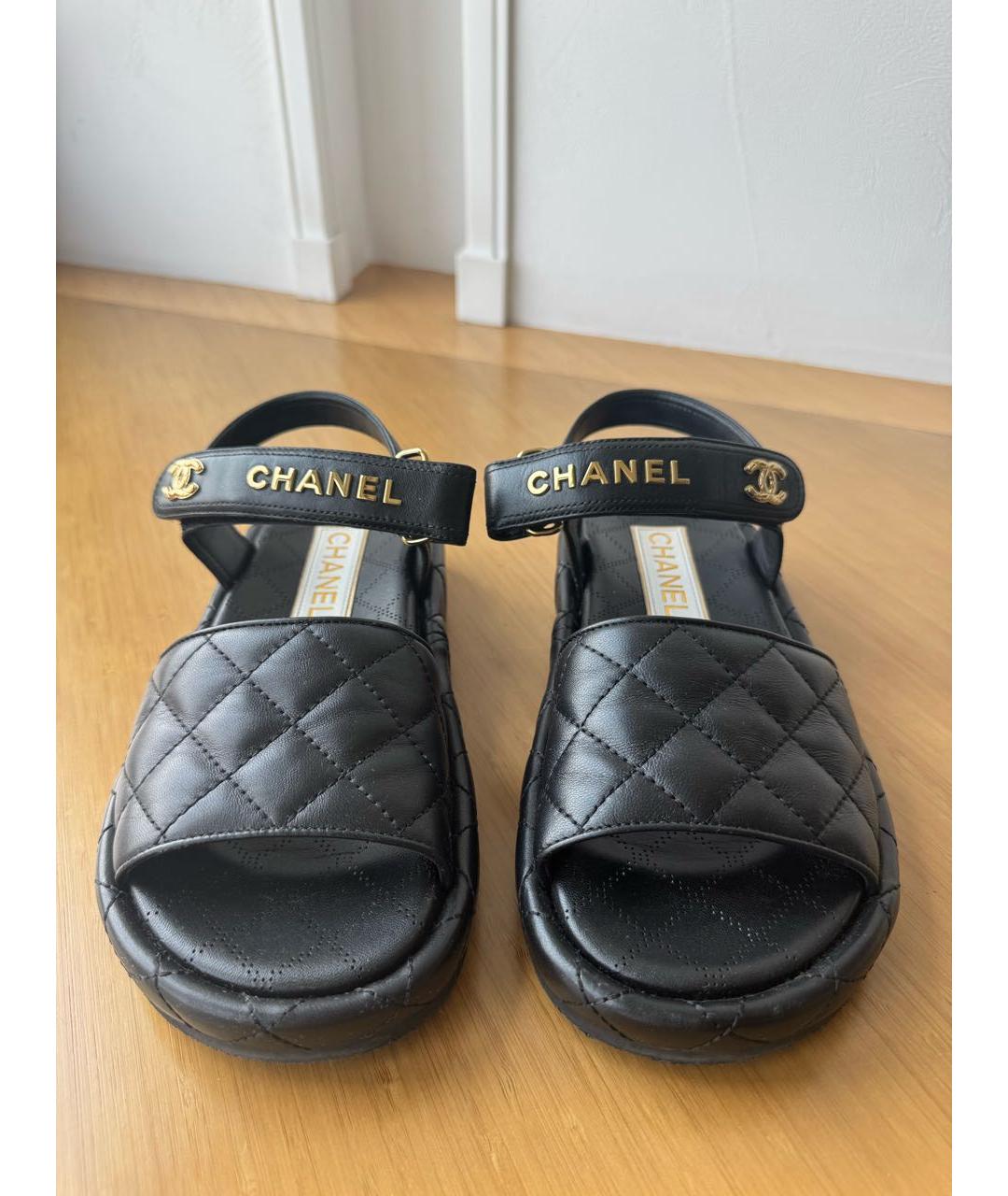 CHANEL Черные кожаные сандалии, фото 2