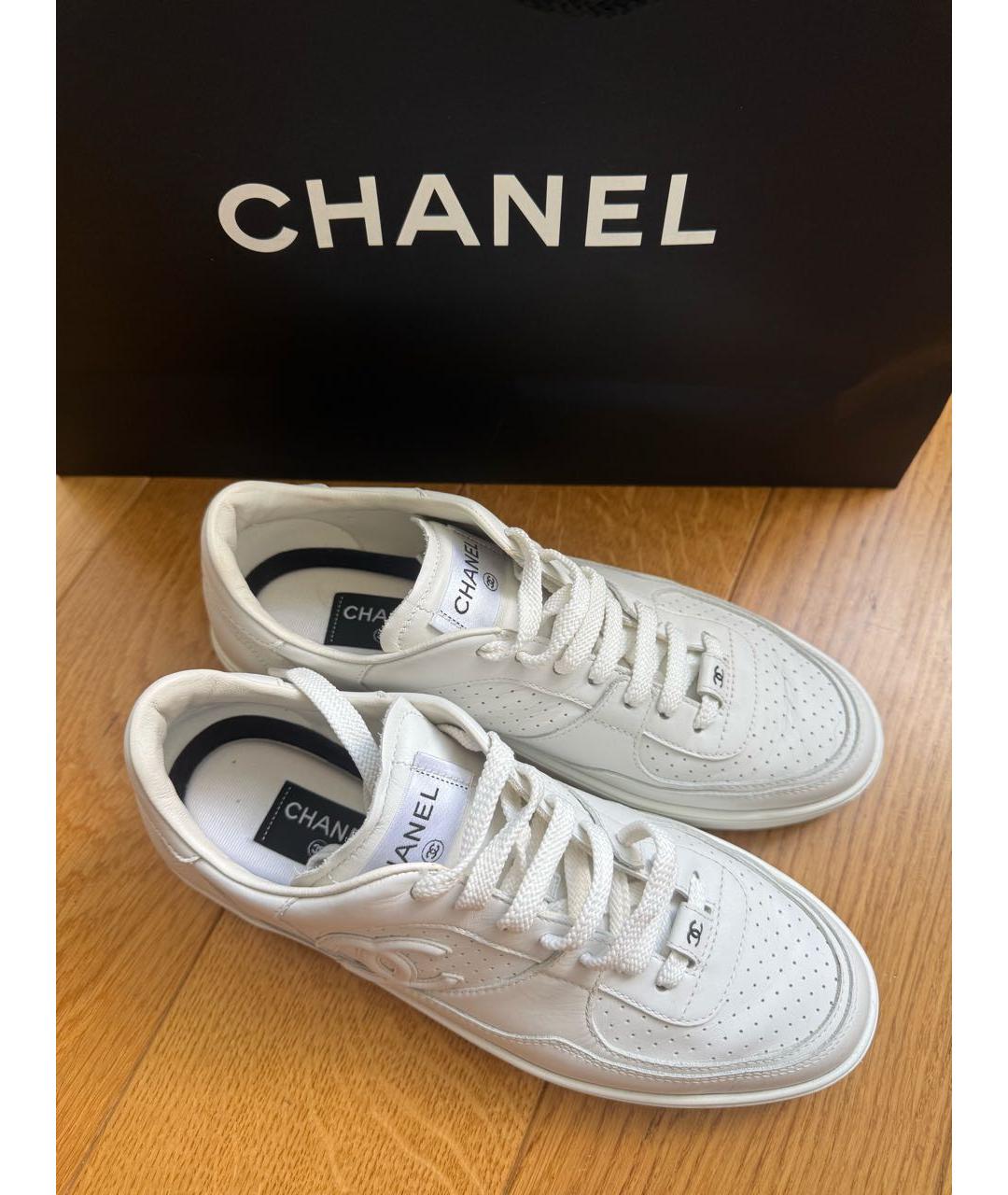CHANEL Белые кожаные кроссовки, фото 4