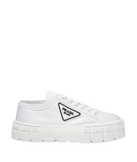 PRADA Низкие кроссовки / кеды