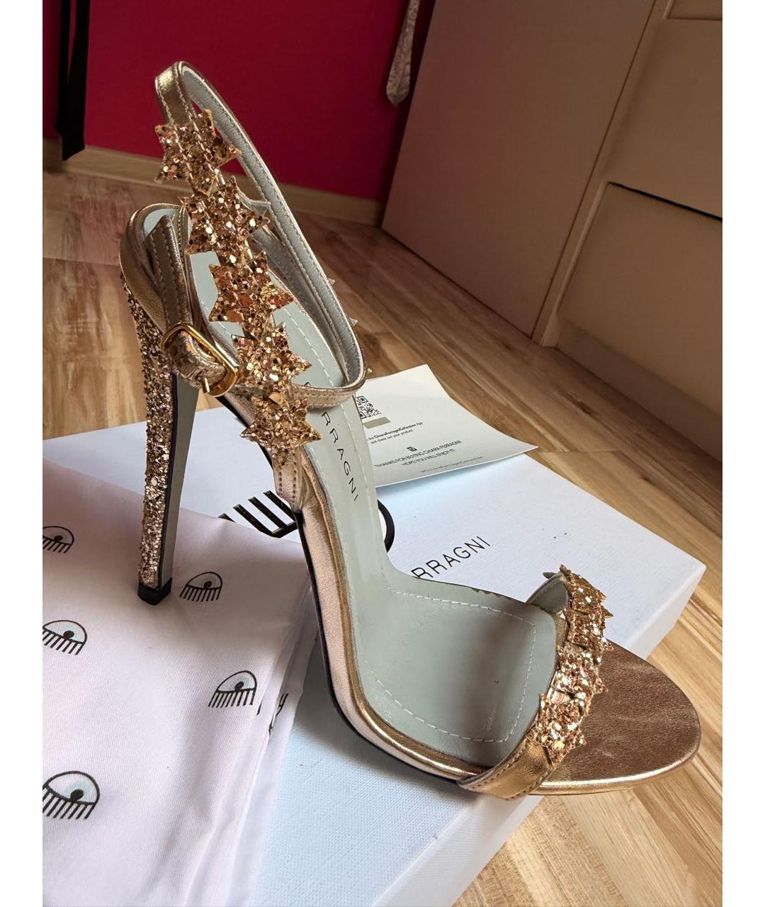 CHIARA FERRAGNI Золотые кожаные босоножки, фото 8