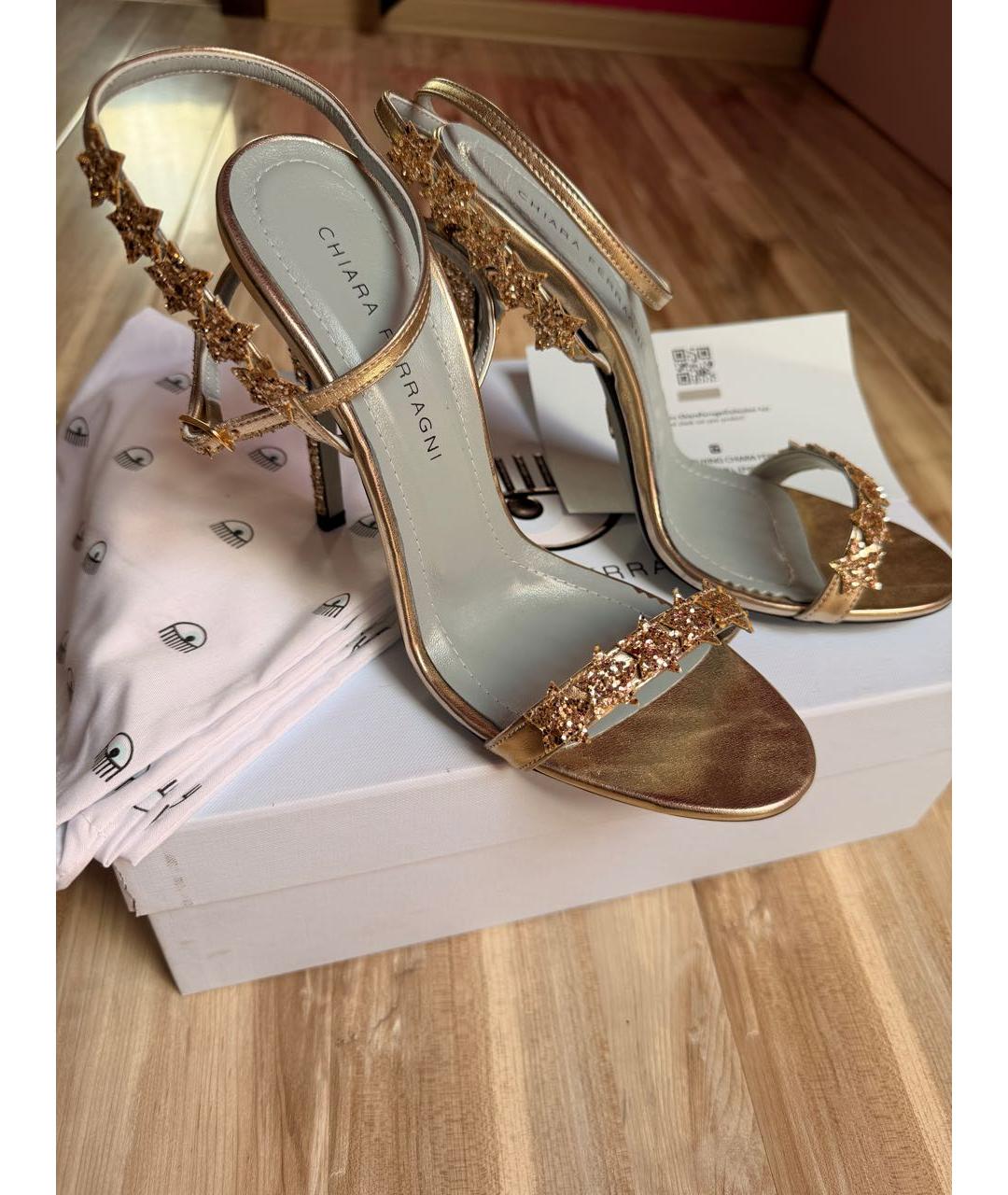 CHIARA FERRAGNI Золотые кожаные босоножки, фото 2