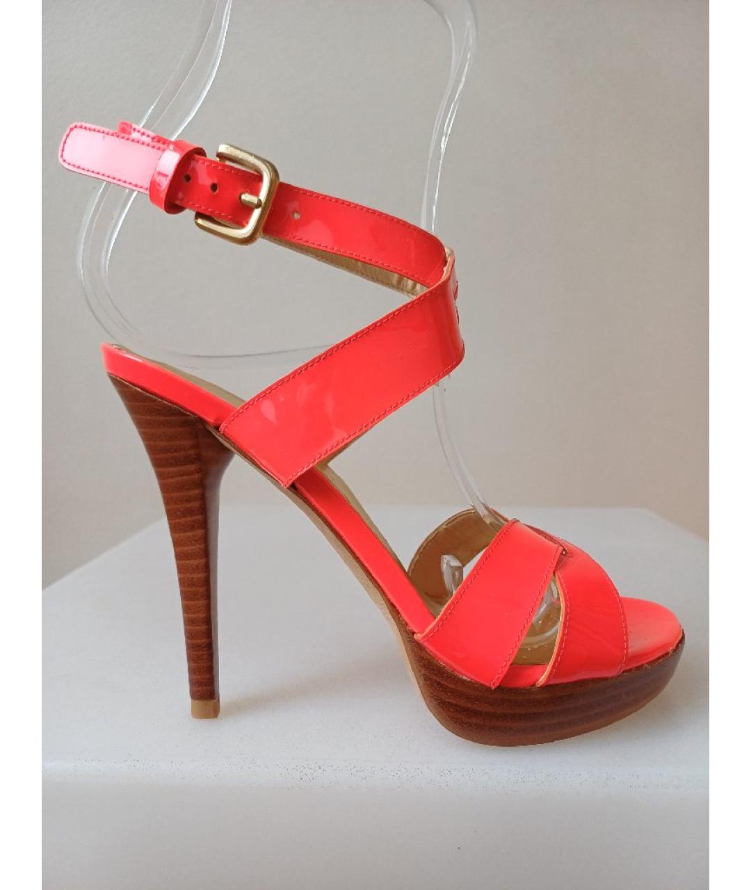 STUART WEITZMAN Красные босоножки из лакированной кожи, фото 10