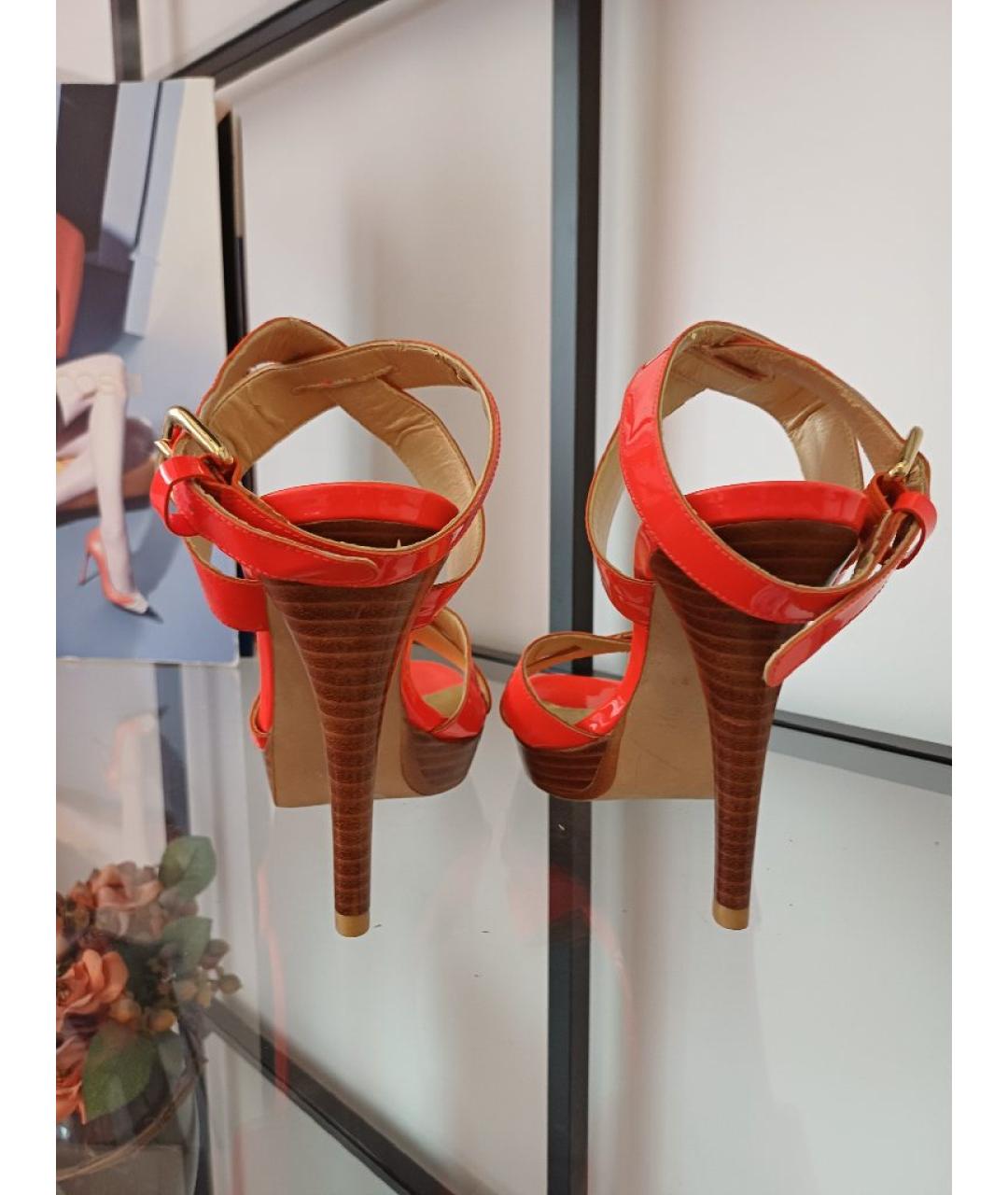 STUART WEITZMAN Красные босоножки из лакированной кожи, фото 8