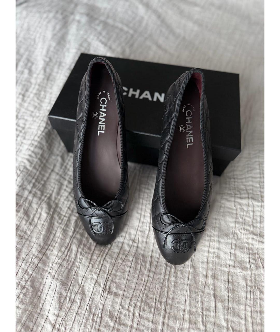 CHANEL Черные кожаные балетки, фото 2
